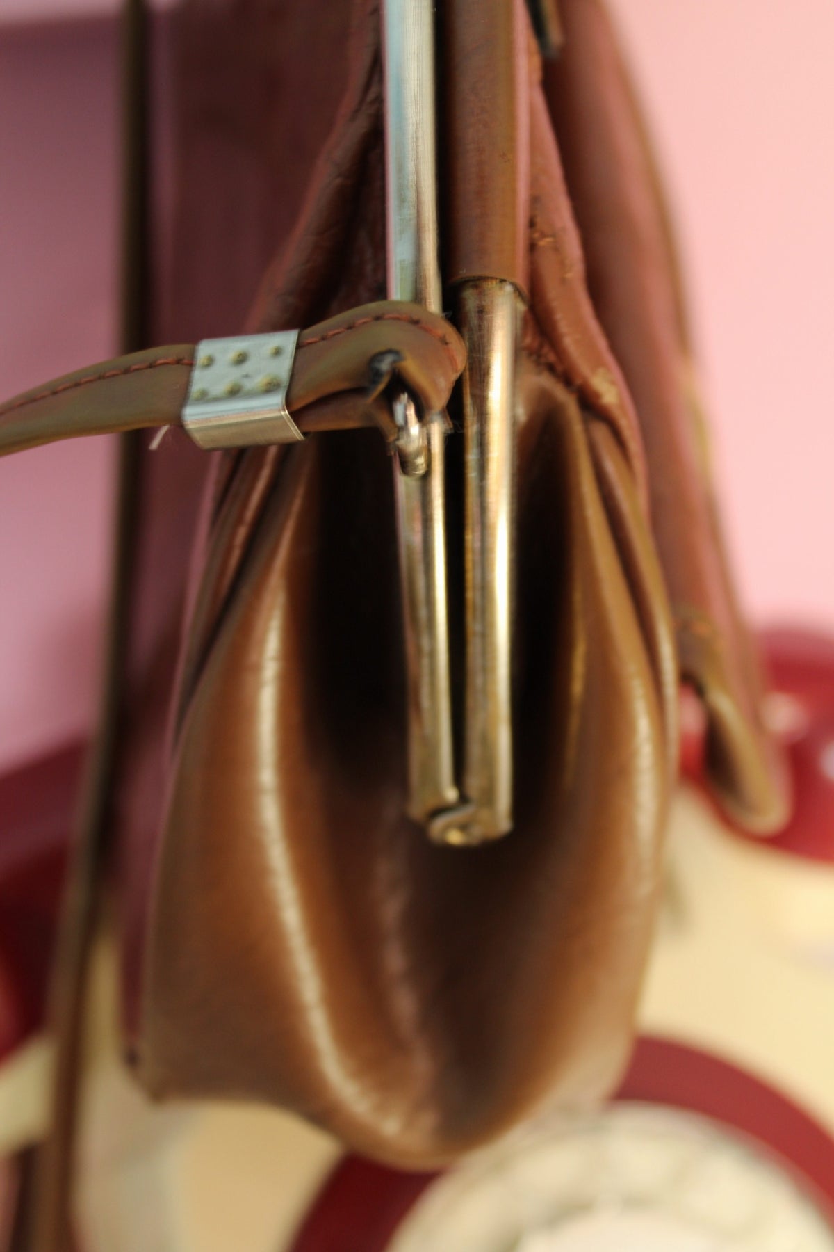 Sac vintage années 70/80 cuir texturé façon croco - fermeture à cadre métallique