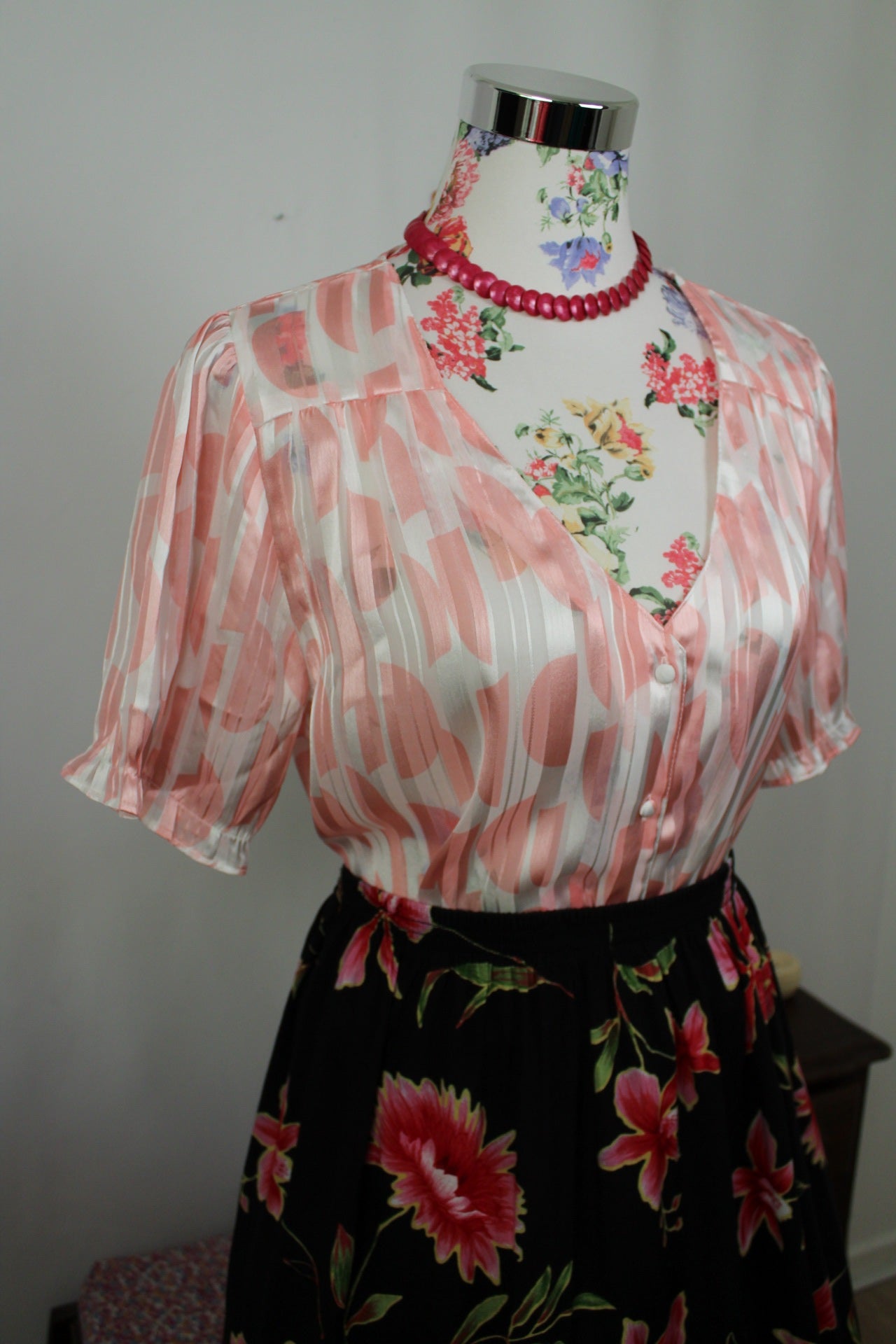 🌸🍒Blouse rétro rayée blanc satiné & demi-sphères rose pastel romantique - Taille 42/44🍒🌸