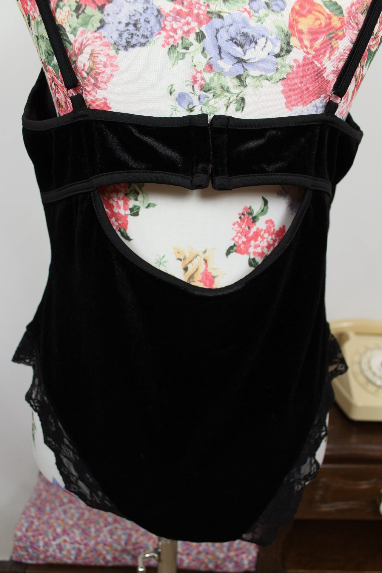 🌸🍒Body gothique velours noir & dentelle fleurie - ambiance dark romantique  - Taille 40🍒🌸