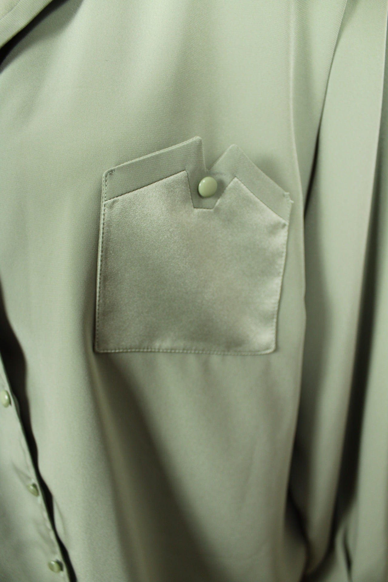 🌸🍒Chemise vintage 80/90's vert sauge satinée - chic made in France - Taille 46/48🍒🌸