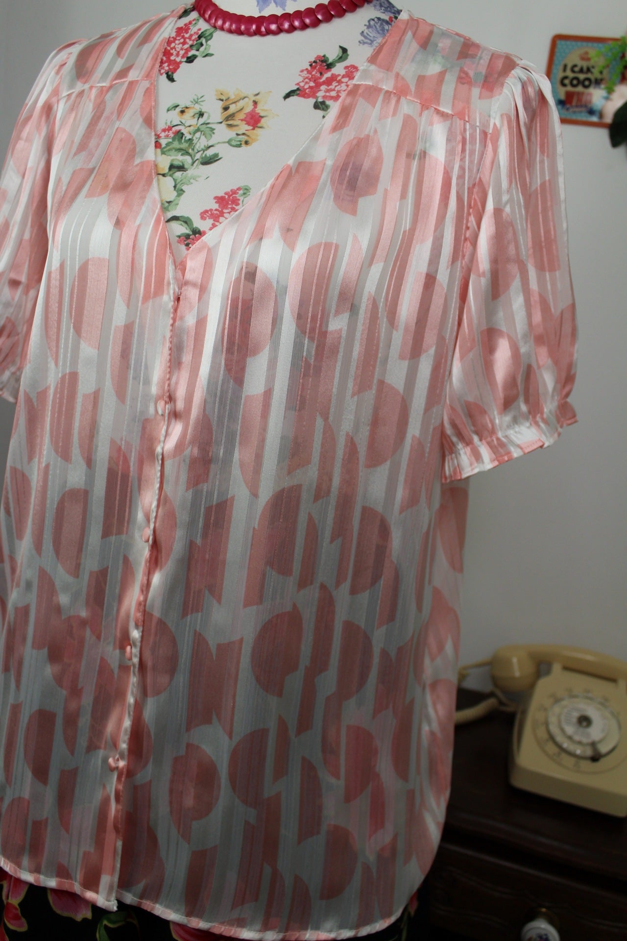 🌸🍒Blouse rétro rayée blanc satiné & demi-sphères rose pastel romantique - Taille 42/44🍒🌸