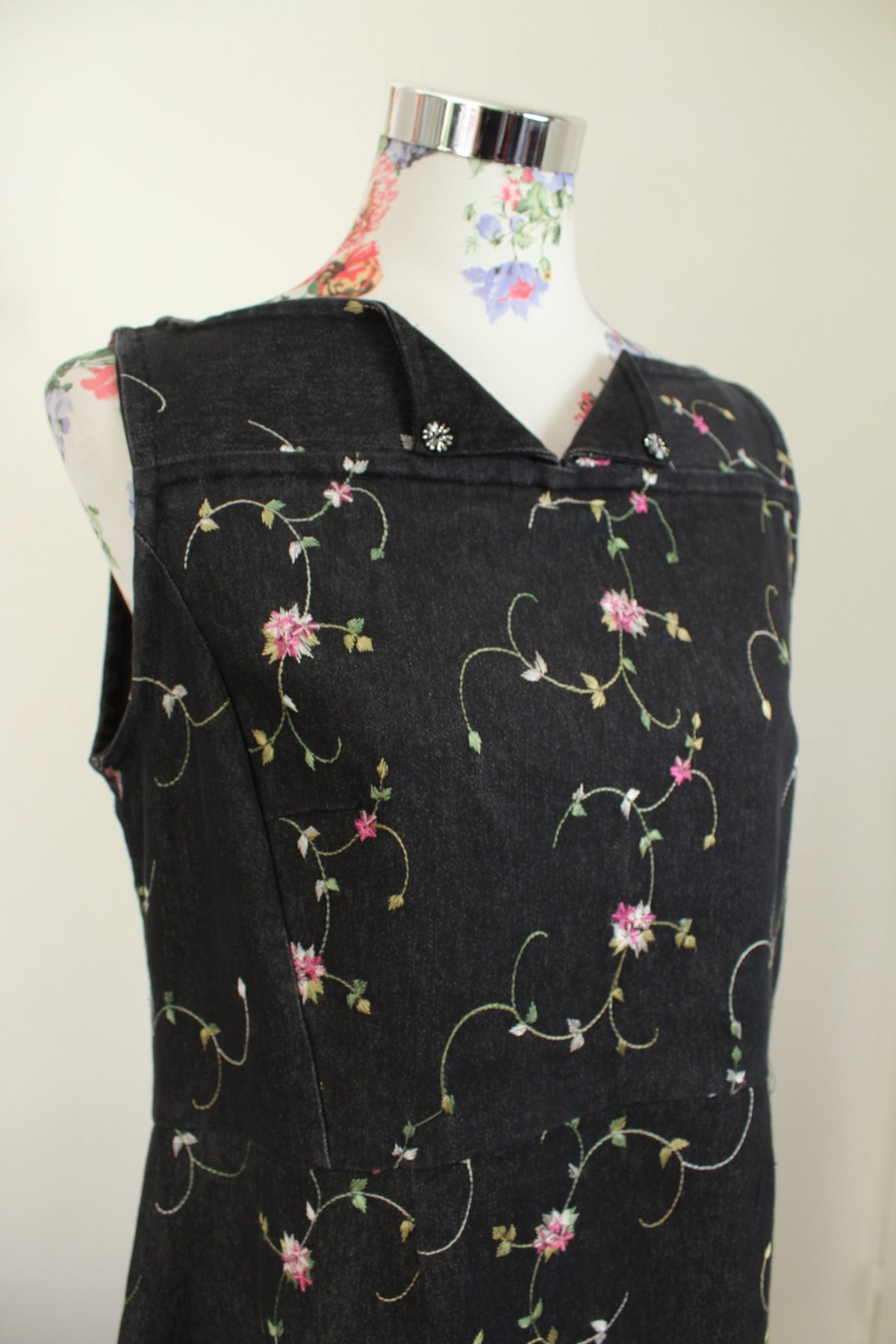 Robe en jean vintage années 90 - gris foncé brodée de fleurs - Taille 40