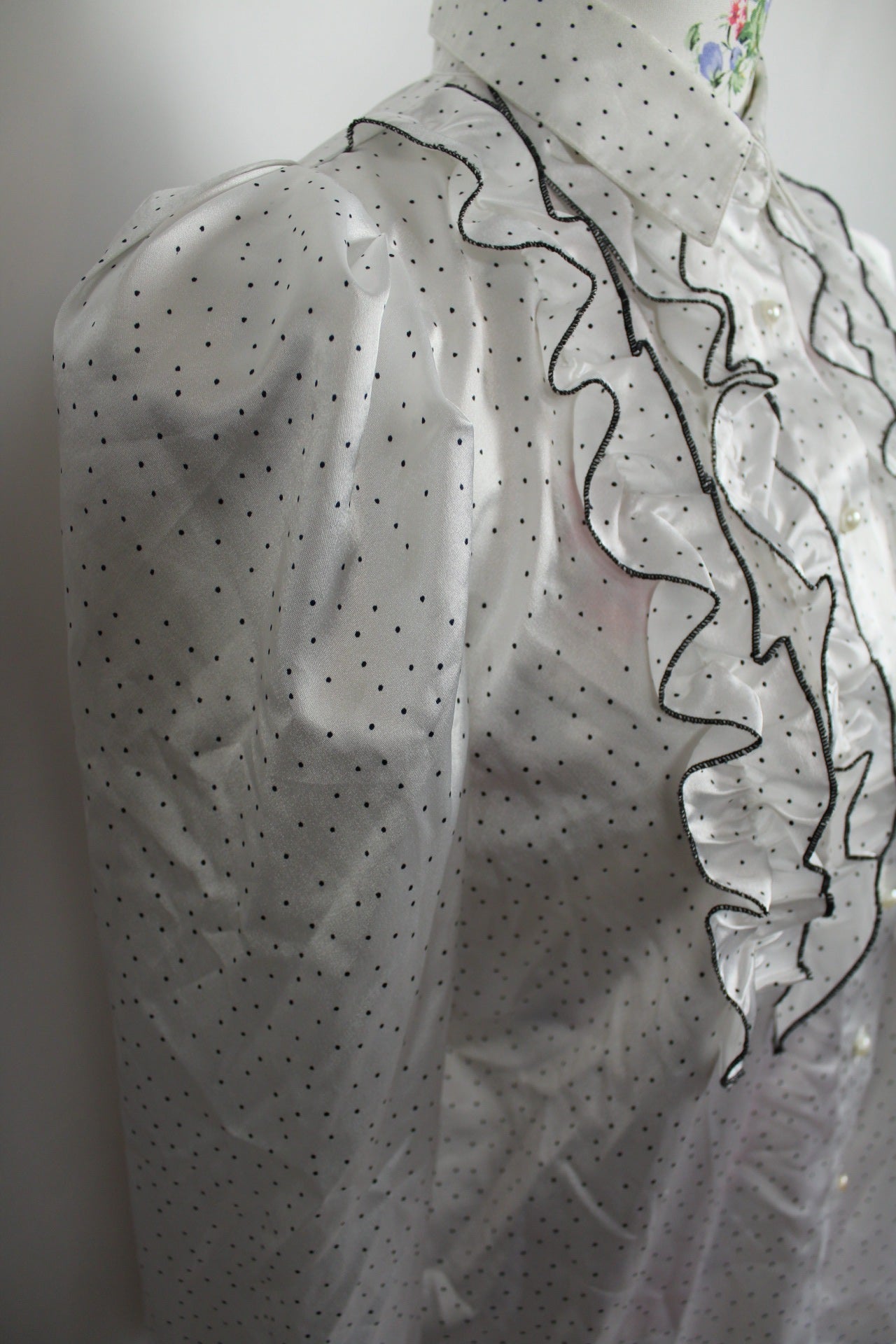 ✨Chemise vintage à volants Daniel Duval Paris - pois noir & satinée✨