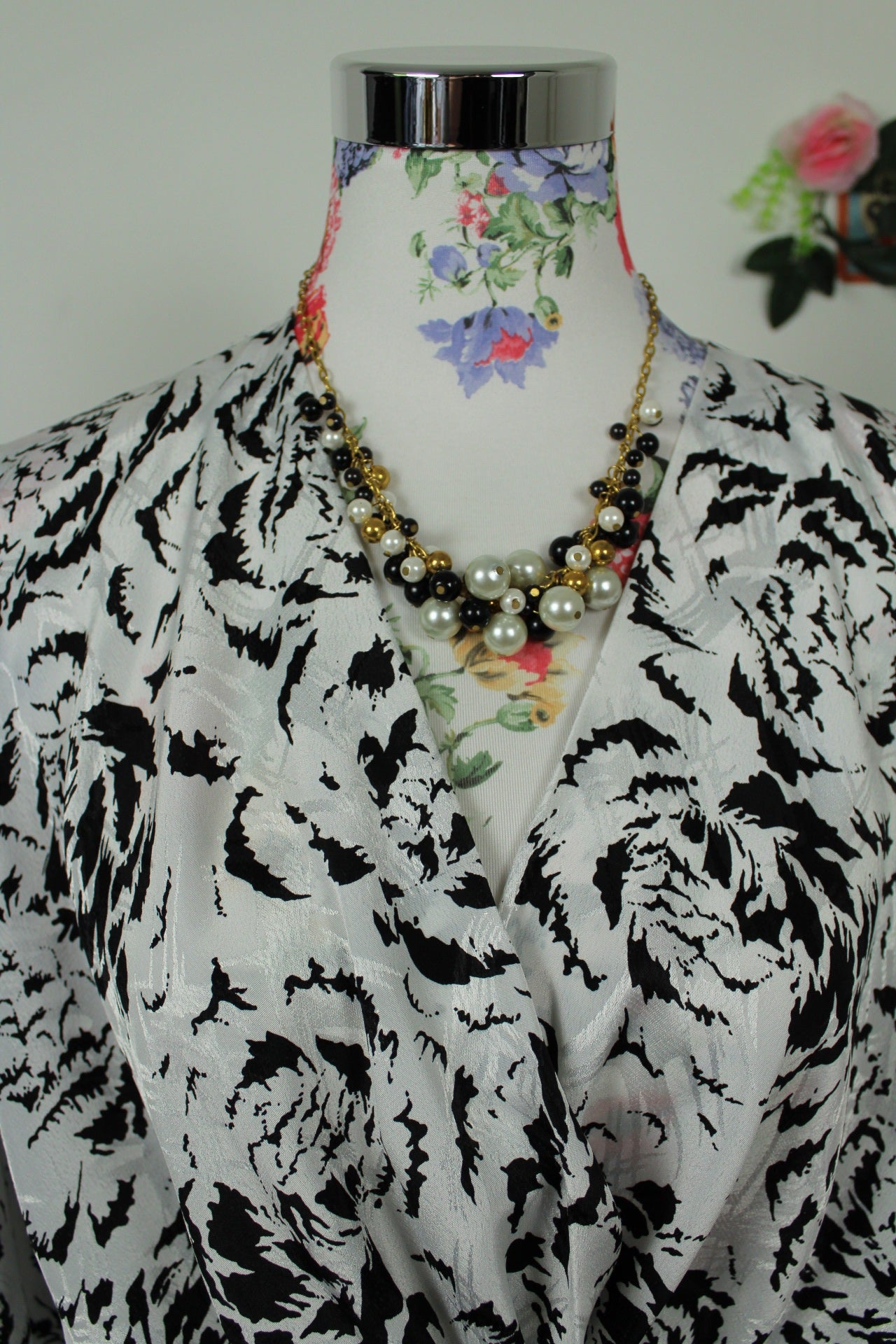 🌸🍒Collier vintage 80/90's chaîne dorée avec grappe de perles🍒🌸