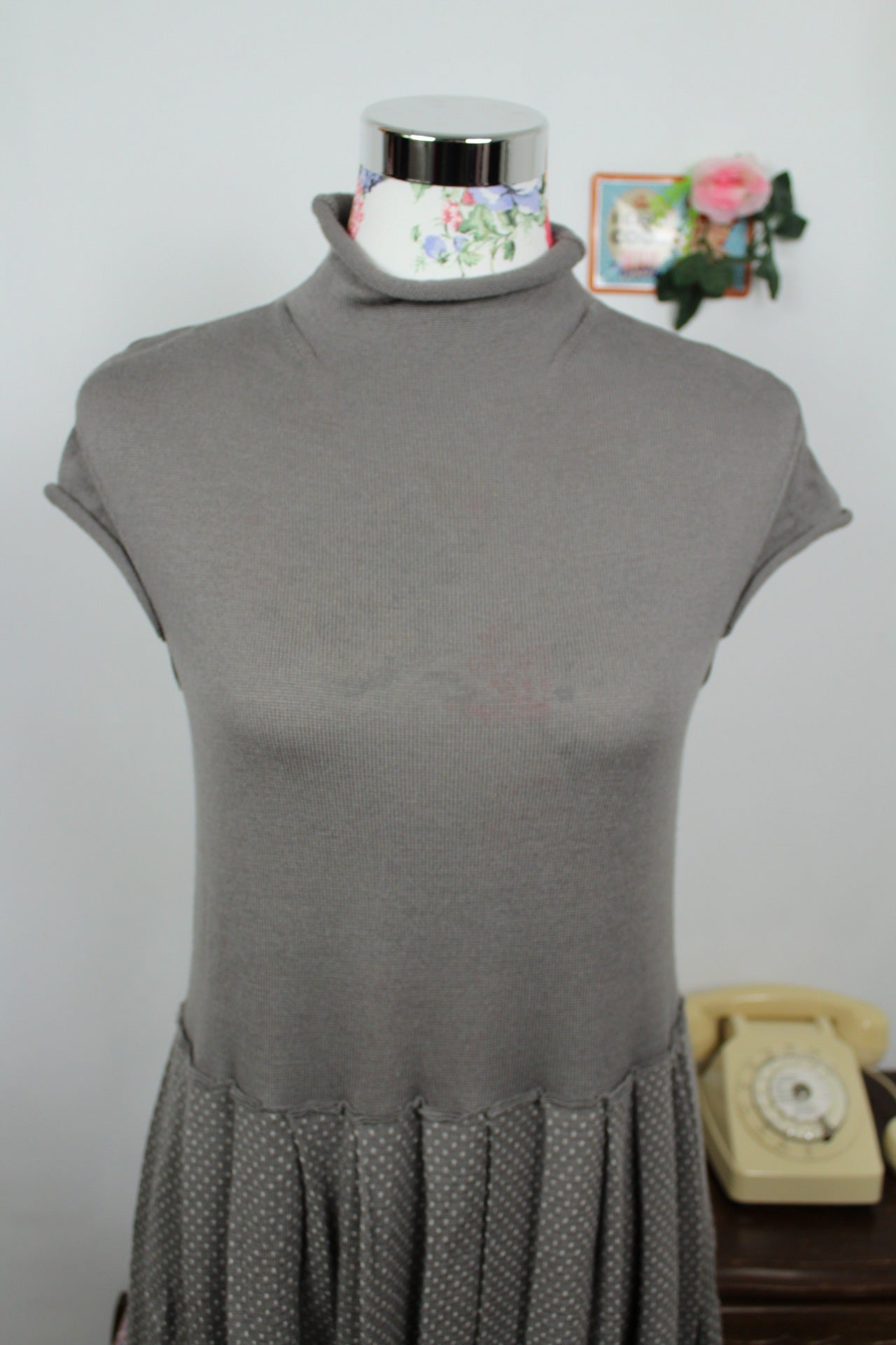 🌸🍒Robe grise en laine toute douce - jupe plissée à petits pois - Taille 38/40🍒🌸