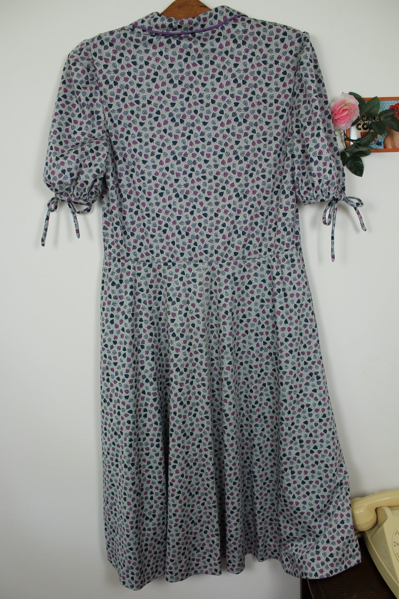 🌸🍒Robe vintage 70's pin-up/rockabilly bleu ciel imprimé de petites feuilles - silhouette romantique - Taille 38🍒🌸