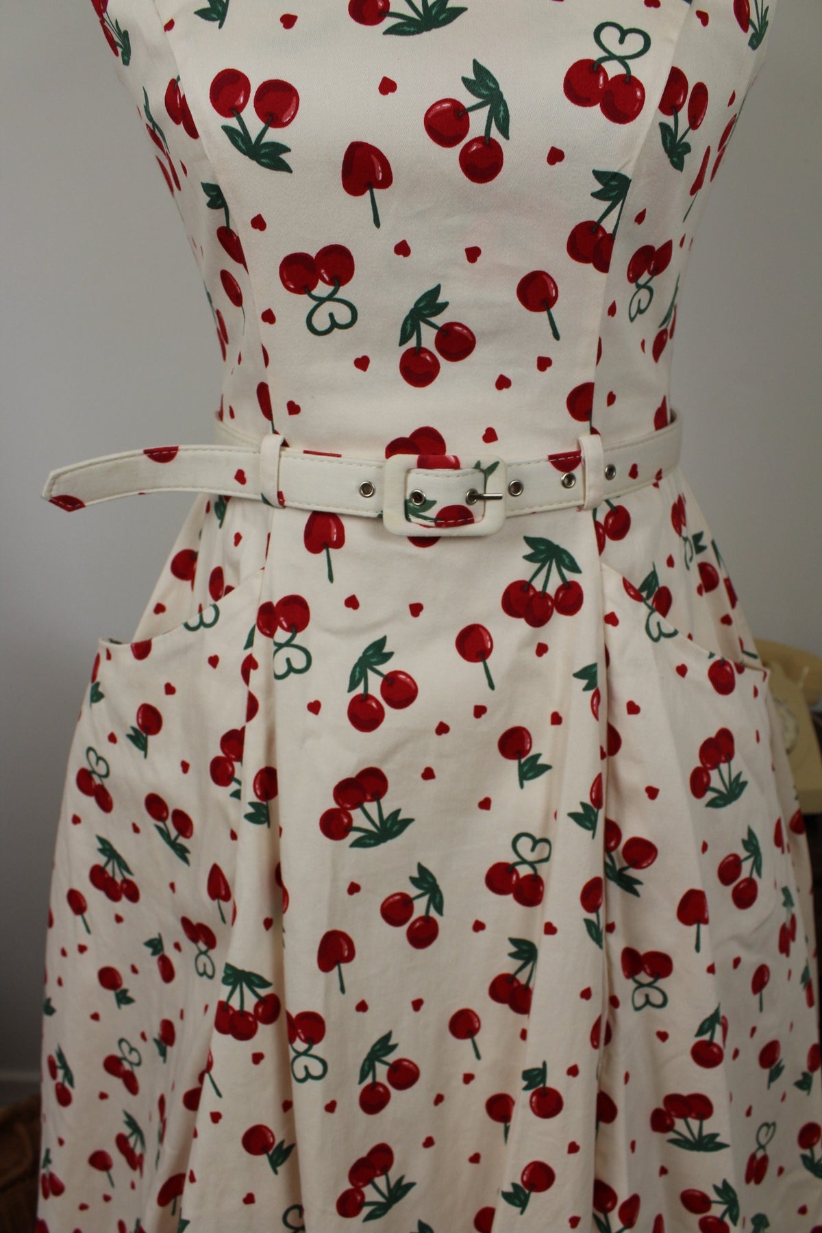 Robe pin-up/rockabilly Collectif crème motif cerises - Taille 34/36