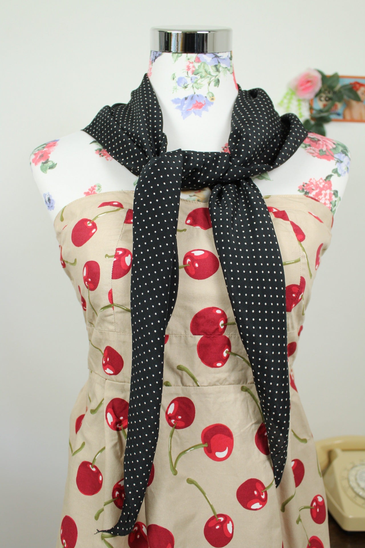 🌸🍒Foulard vintage 80/90's triangulaire pin-up/rockabilly à pois🍒🌸