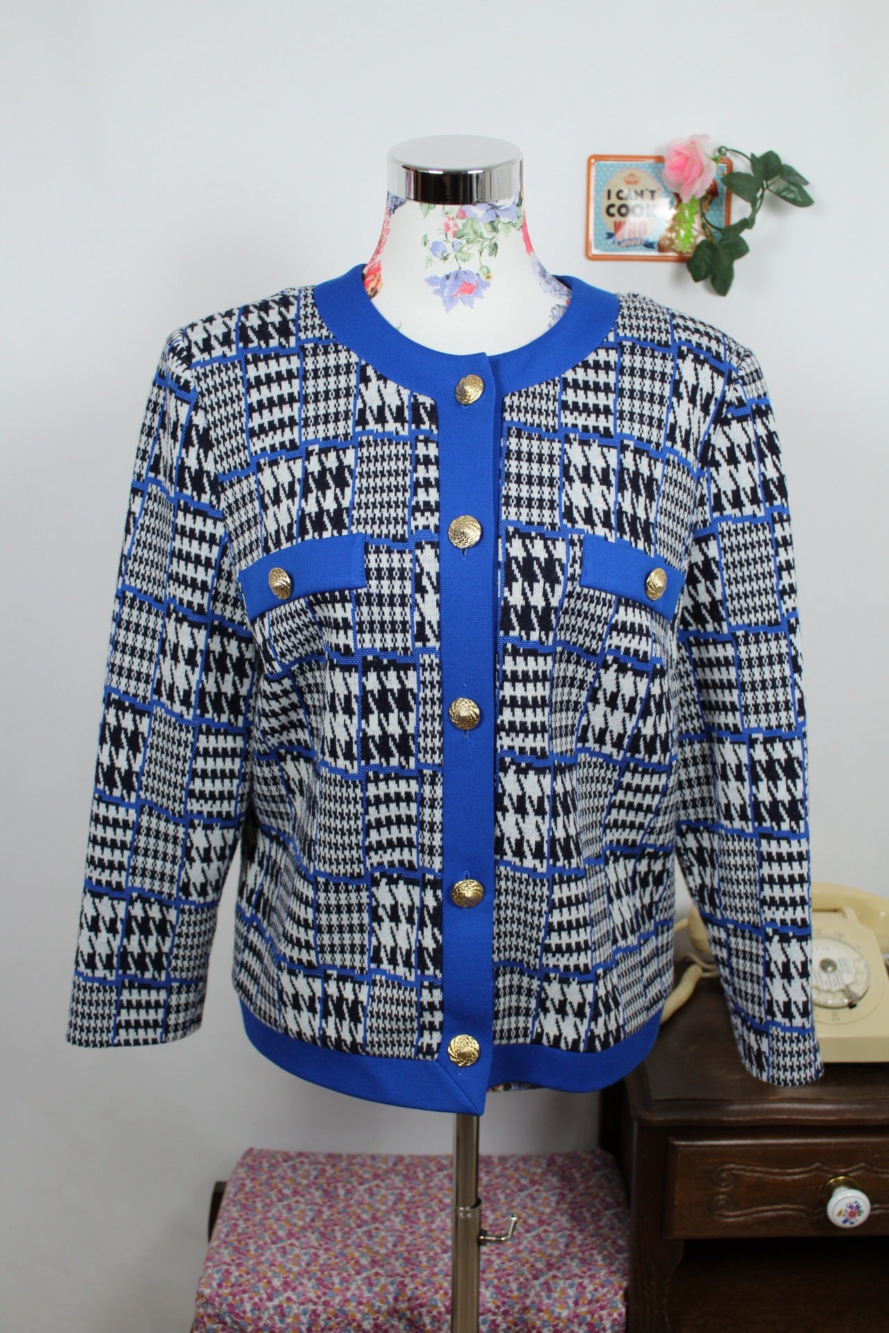 🌸🍒Cardigan vintage 80/90s graphique bleu & noir - boutons dorés chic - Taille 40/42🍒🌸