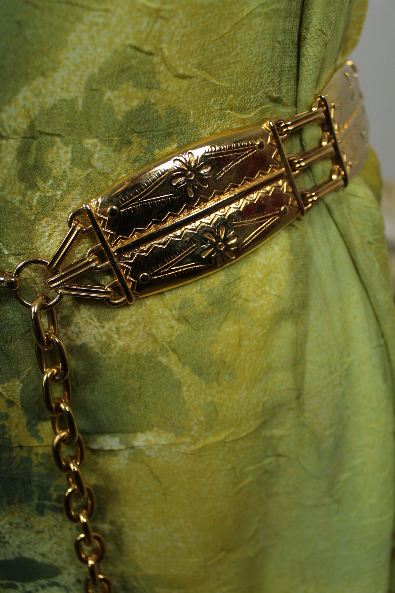 🌸🍒Ceinture en métal doré vintage 80's gravures fleuries - made in Spain 🍒🌸