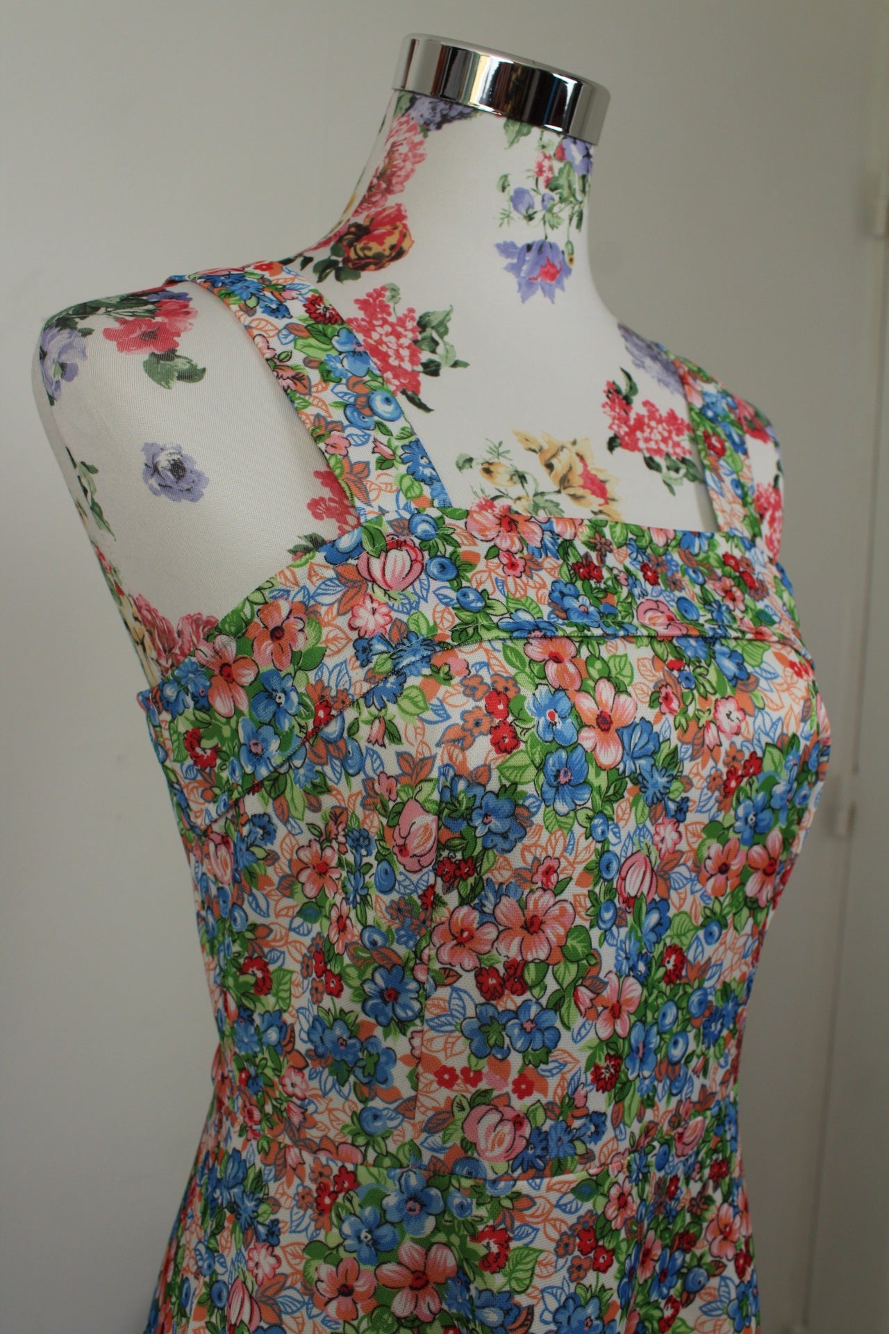 🌸🍒Robe vintage années 70 explosion de fleurs & petites myrtilles - coupe patineuse - Taille 36🍒🌸