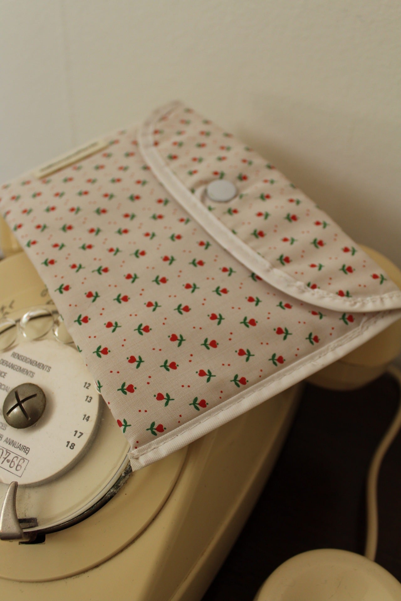 🌸🍒Pochette vintage années 80/90 imprimé fleurs en forme de cœur🍒🌸