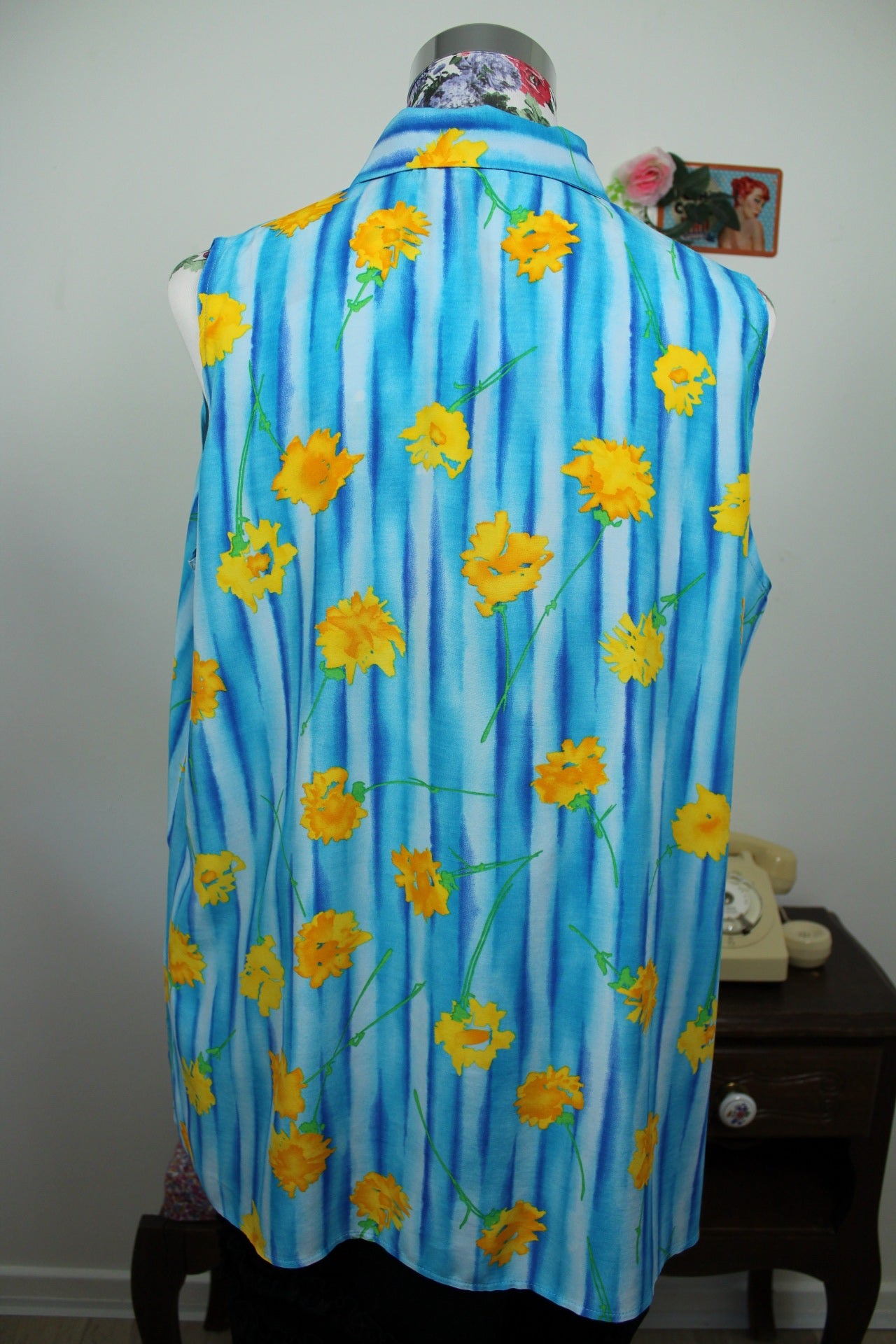 🌸🍒Chemisier d'été vintage 90's sans manches bleu & fleurs jaunes pep's - Taille 44🍒🌸