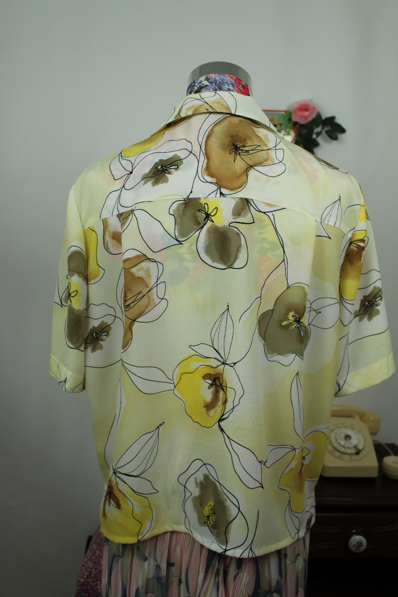 🌸🍒Chemise jaune pastel vintage 90's fleurs abstraites - Taille 44/46🍒🌸