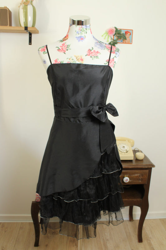 🌸🍒Robe noire satinée dark romance - nœud & jupon intégré - Taille 38/40🍒🌸