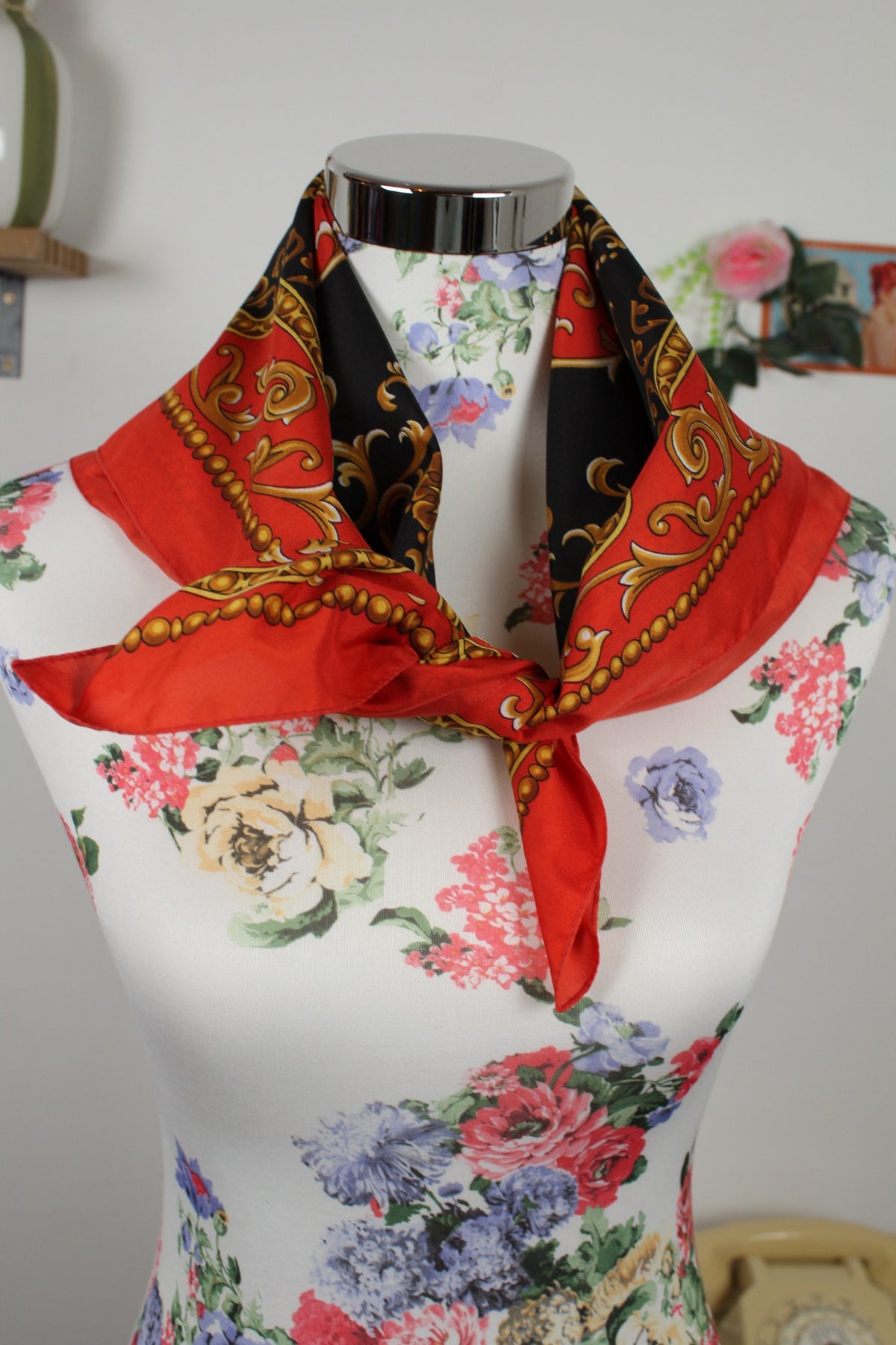 🌸🍒Foulard carré vintage années 80 style baroque chic🍒🌸