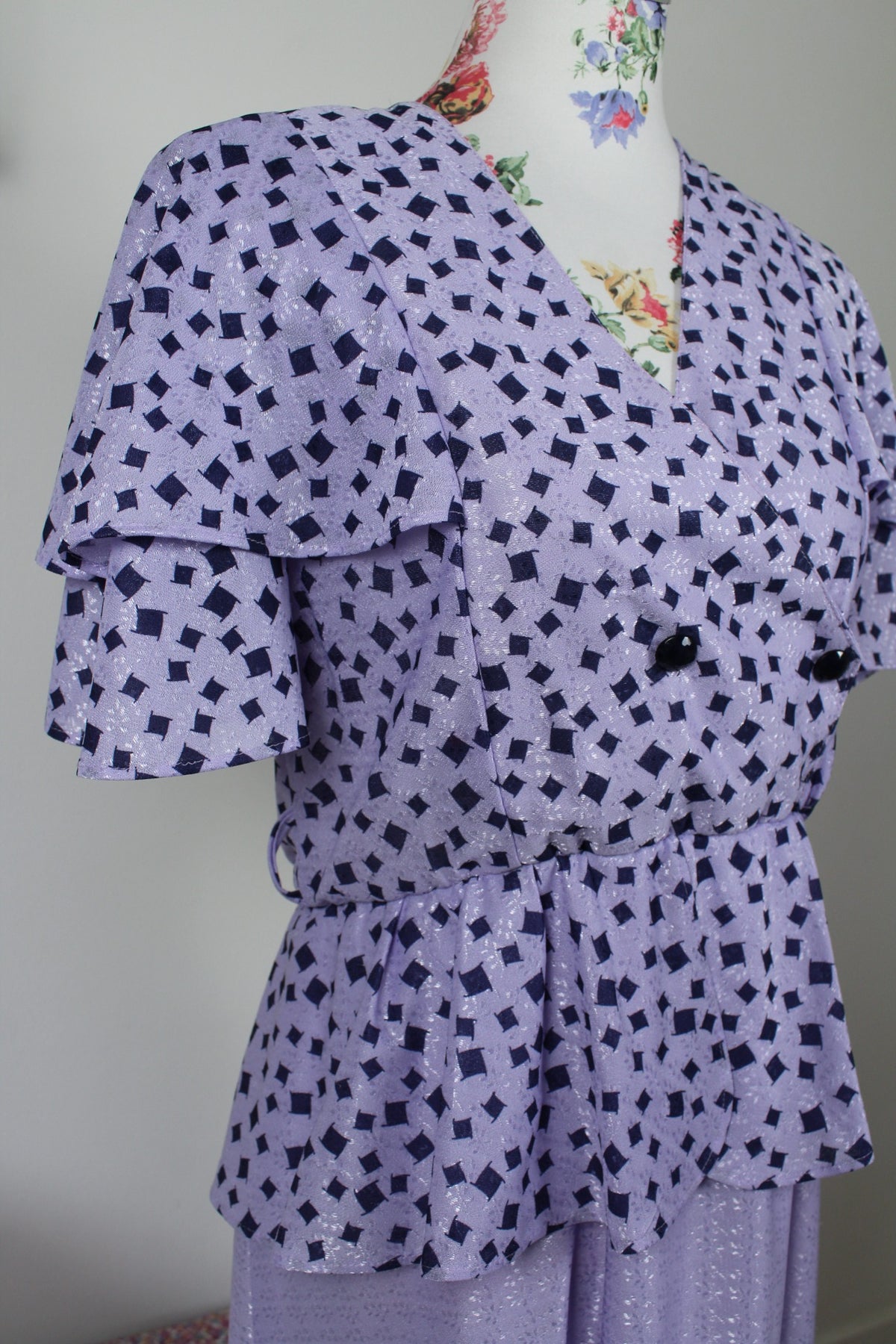 Robe vintage années 80 Shiny Paris - lilas satiné & volants romantiques - Taille 38/40