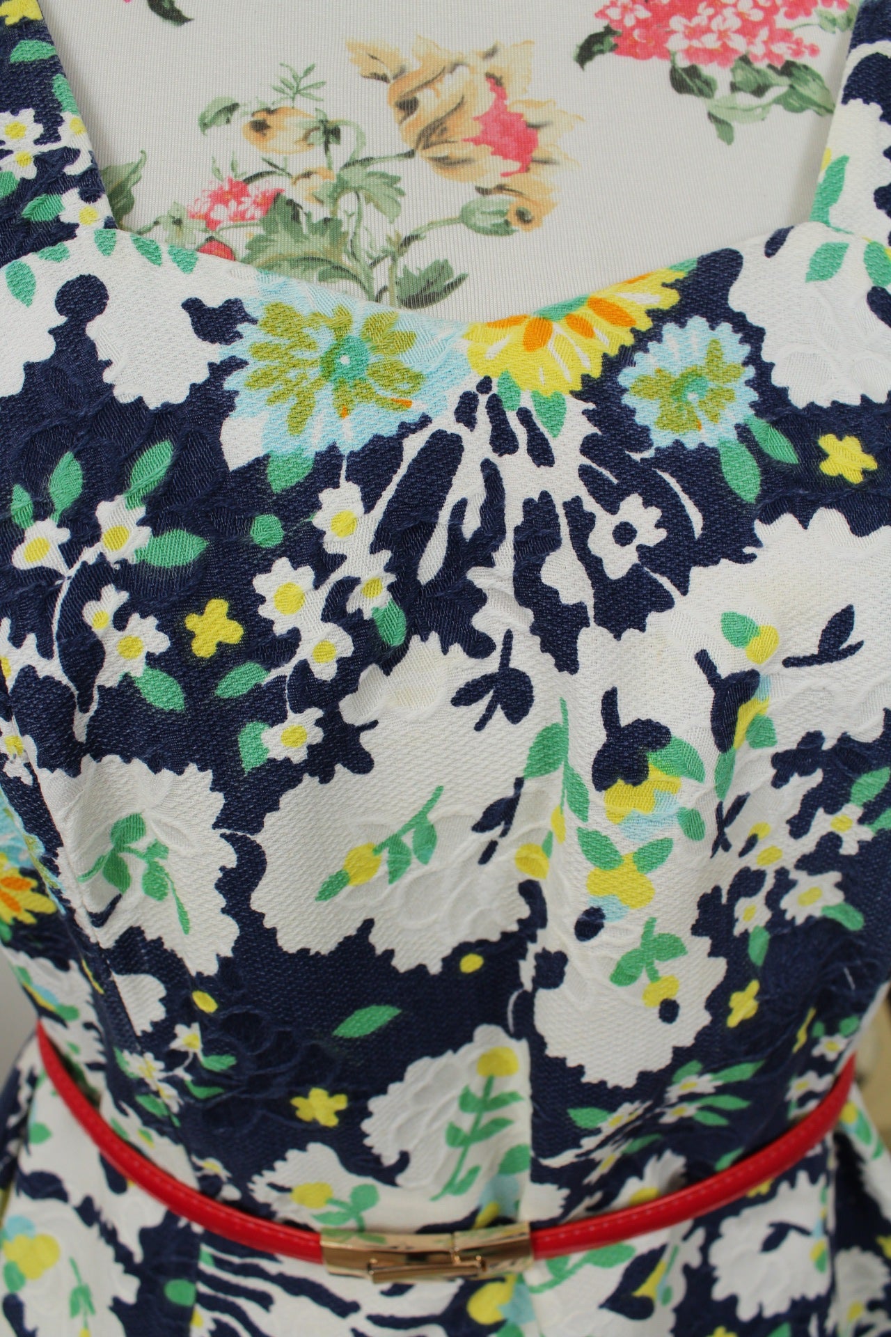 🌸🍒Robe vintage années 60 tissu fleuri en relief - coupe patineuse - Taille 38🍒🌸