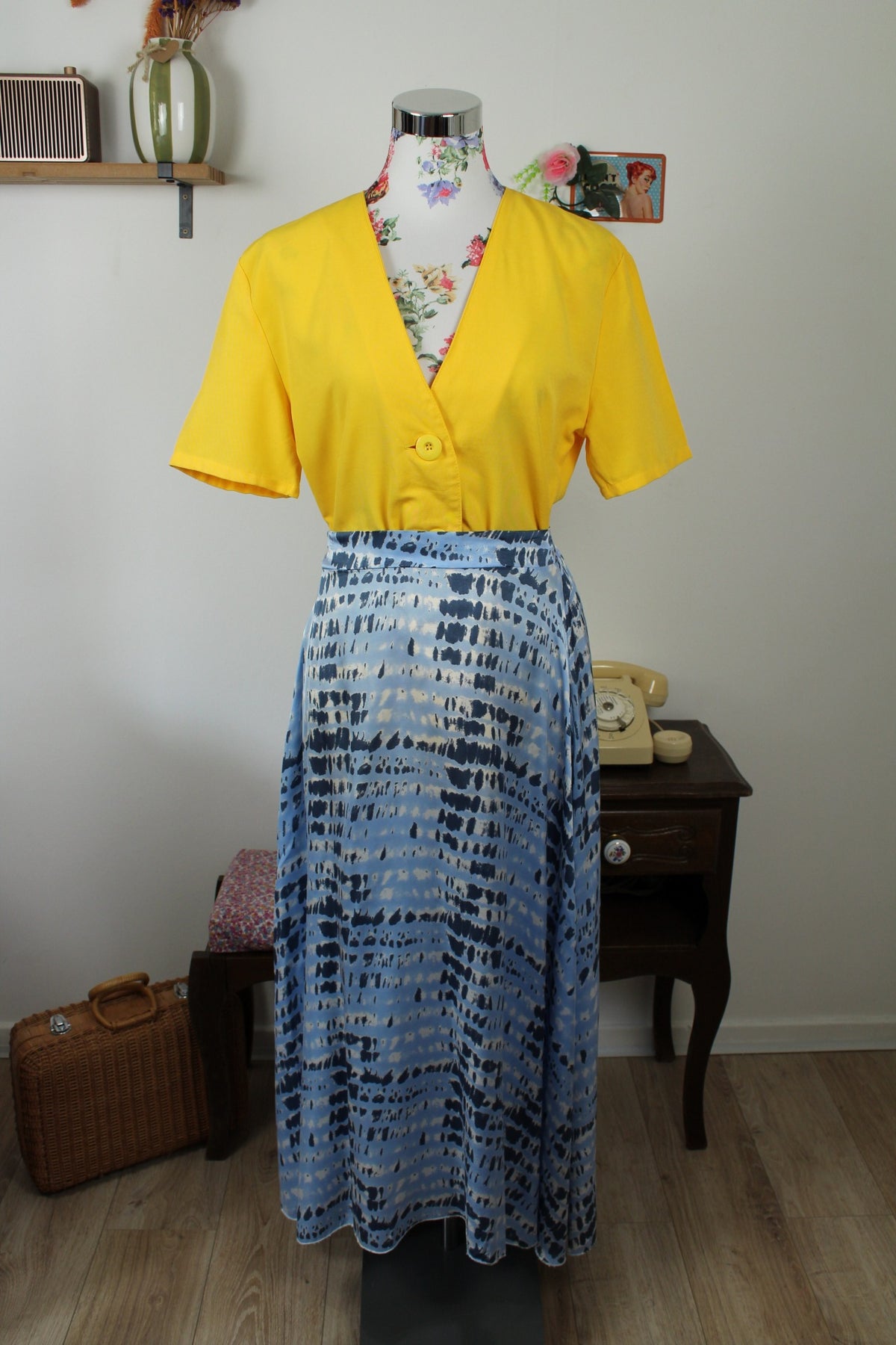 Jupe longue vintage années 90 Made in Italy bleu satiné motif tie & dye – Taille 36/38