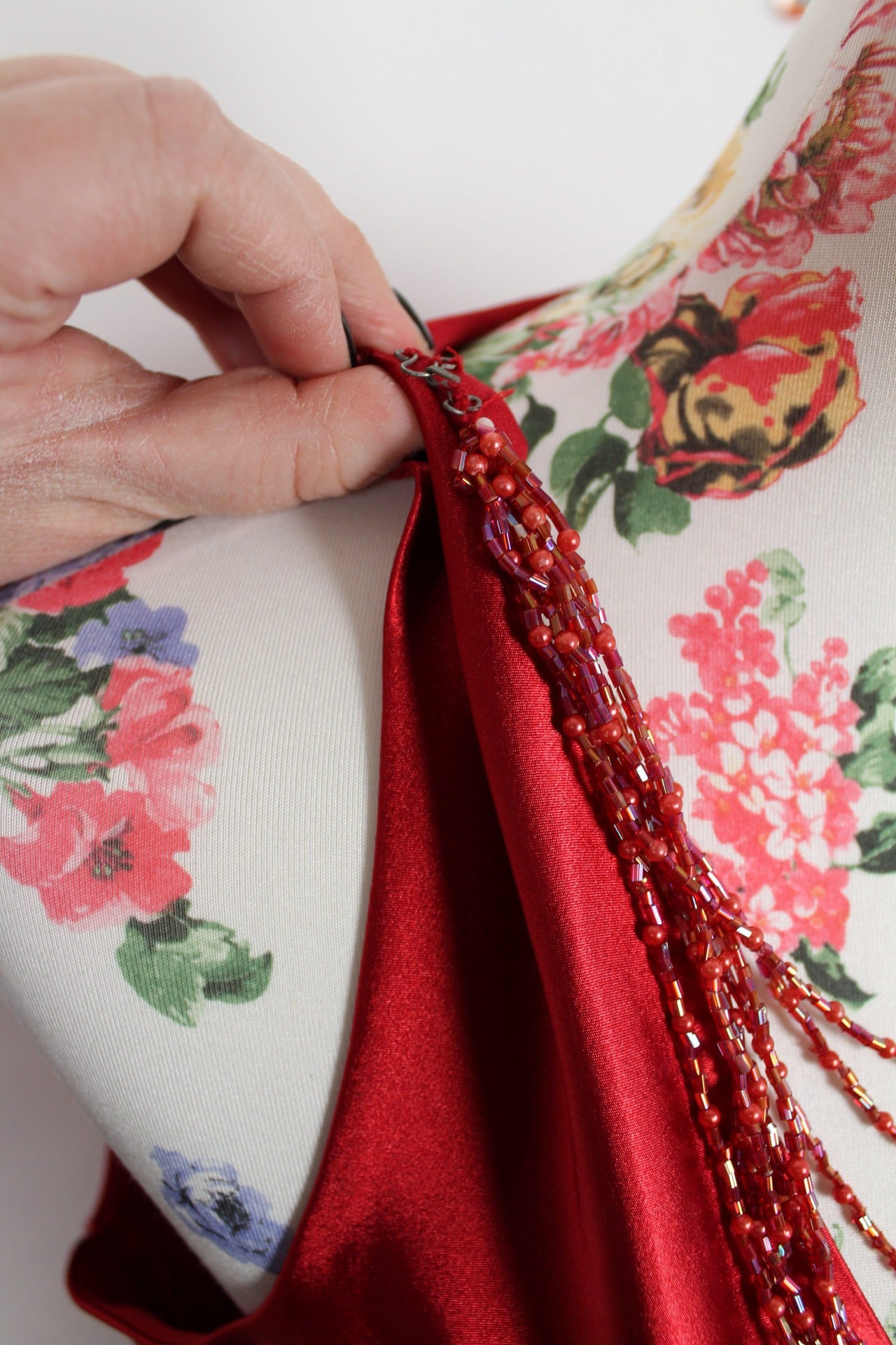 🌸🍒Robe de soirée rouge satinée vintage perlée 80/90s - collier intégré - Taille 36/38🍒🌸
