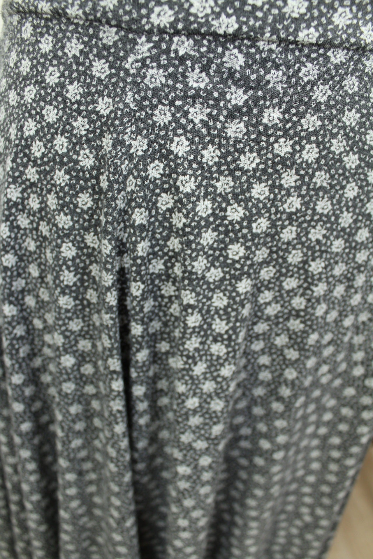 🌸🍒Jupe midi grise vintage 90's en coton - imprimée de petites roses - belle ampleur🍒🌸