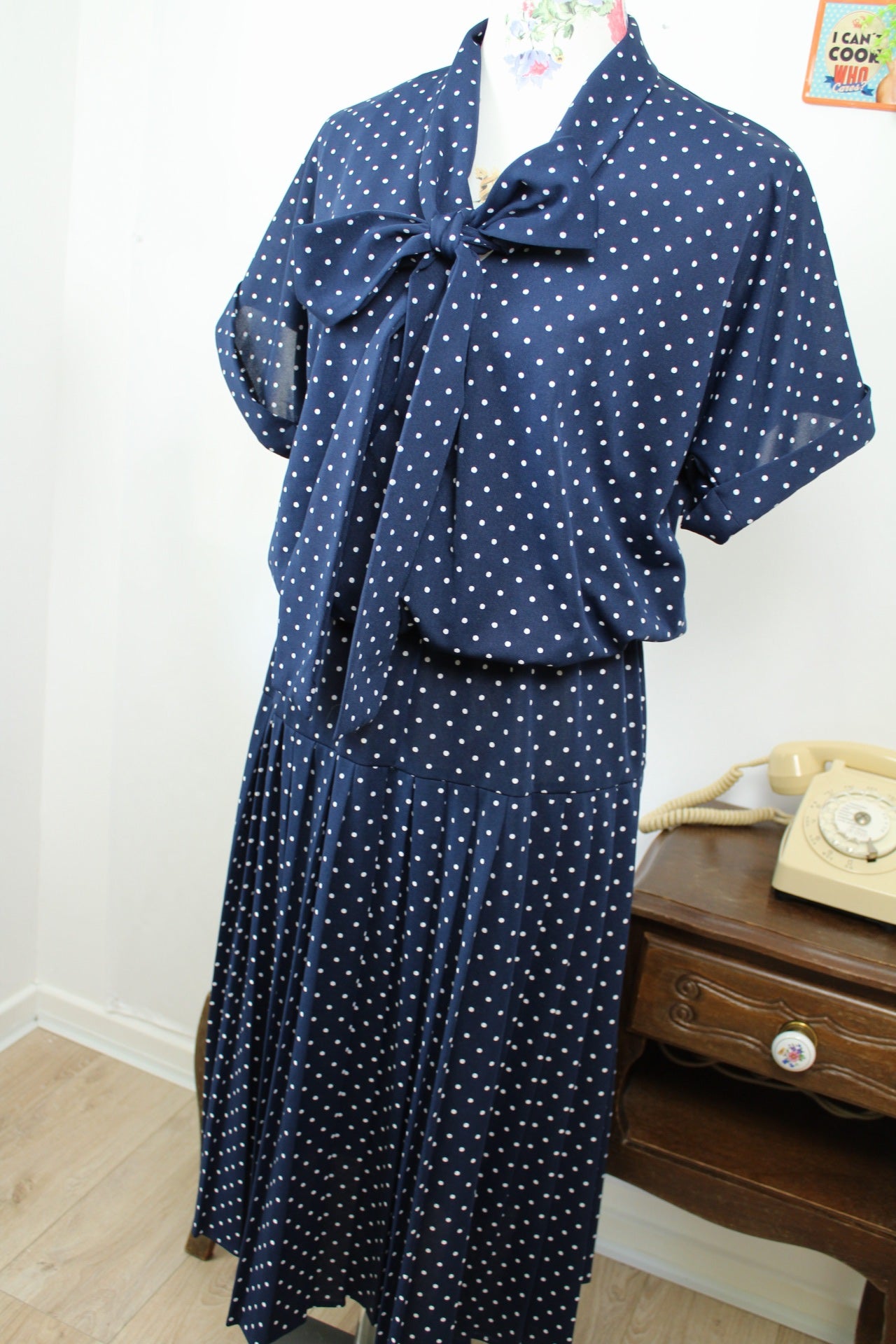 🌸🍒Robe vintage 80's pin-up/rockabilly bleu marine à pois & col lavallière - Taille 38🍒🌸