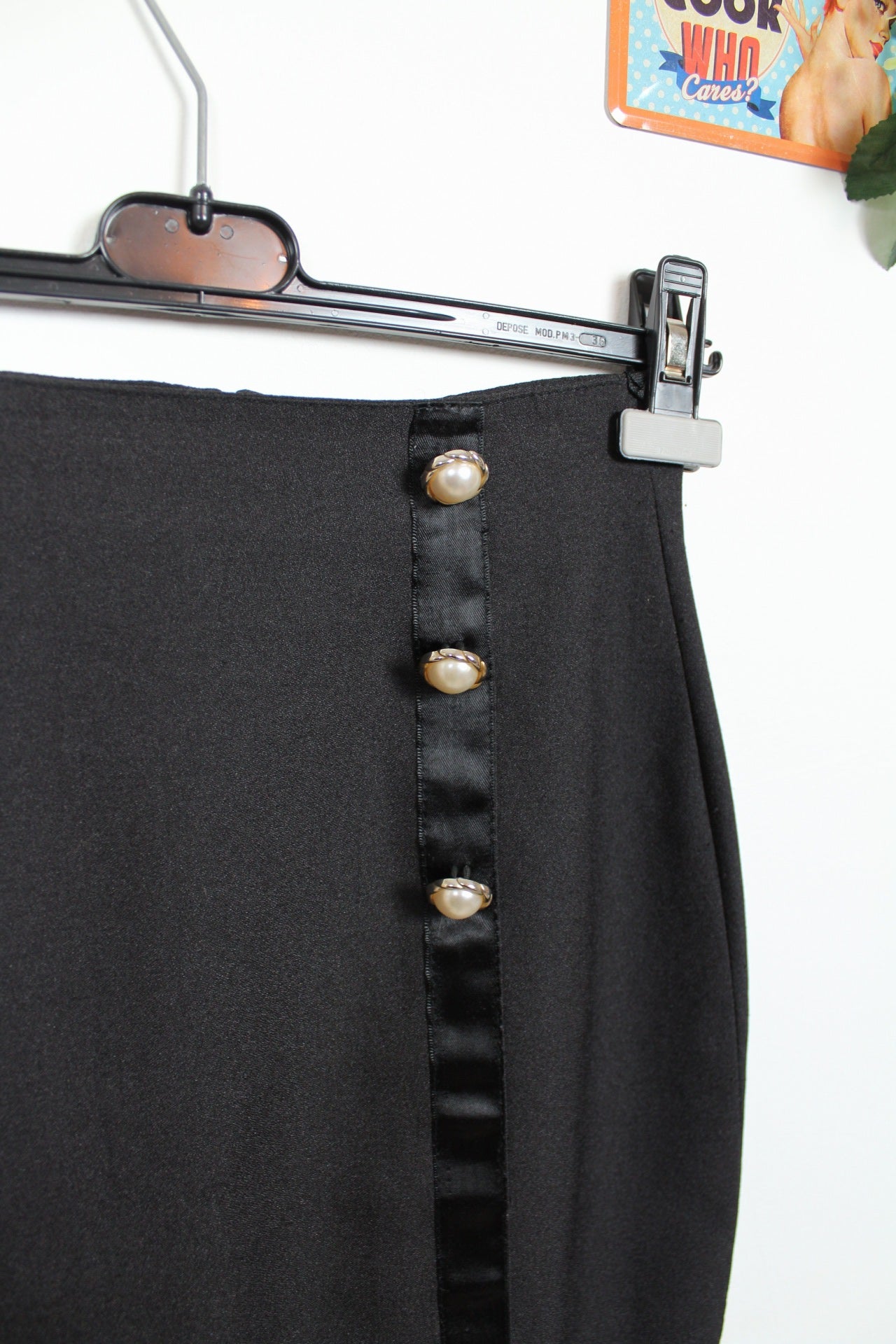 ✨Jupe crayon longue vintage chic - détails satinés et boutons dorés ✨