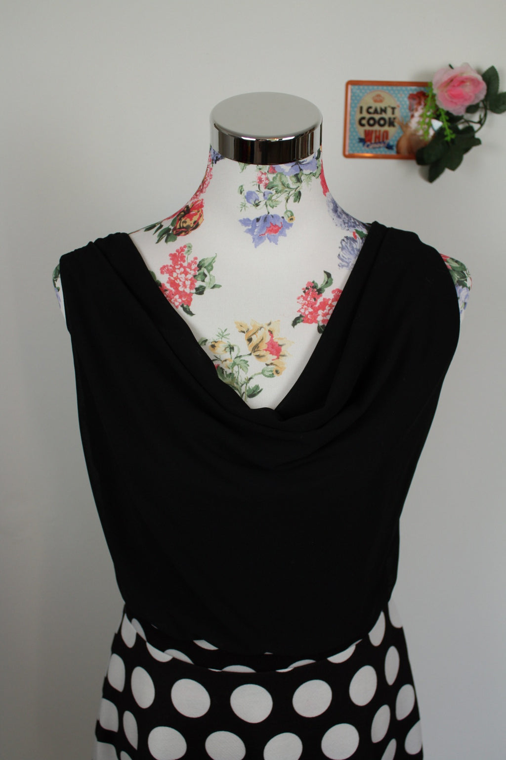 🌸Robe rétro rockabilly pin-up noire à pois blancs marque Garden🍒