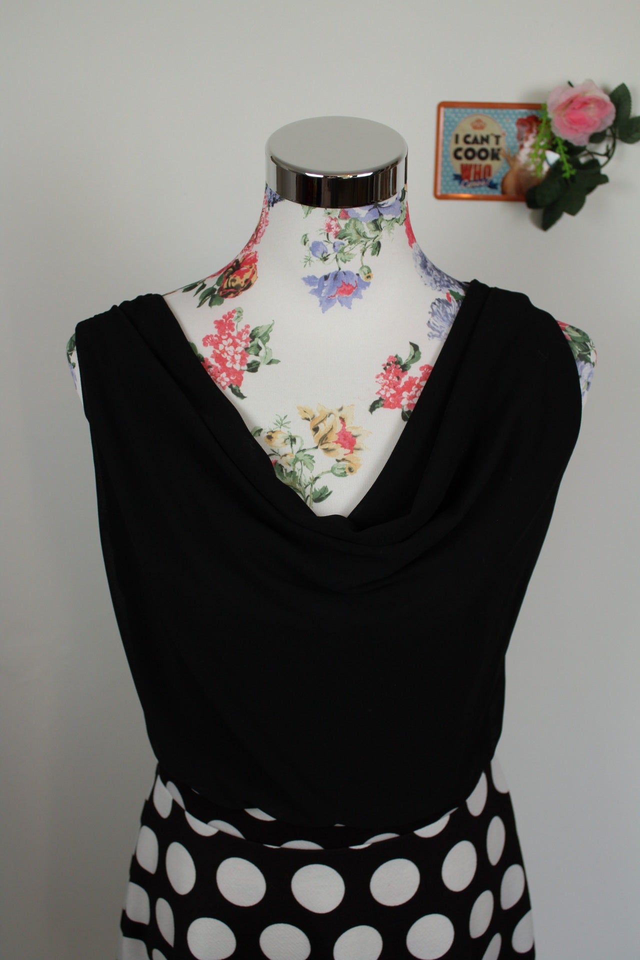 🌸Robe rétro rockabilly pin-up noire à pois blancs marque Garden🍒