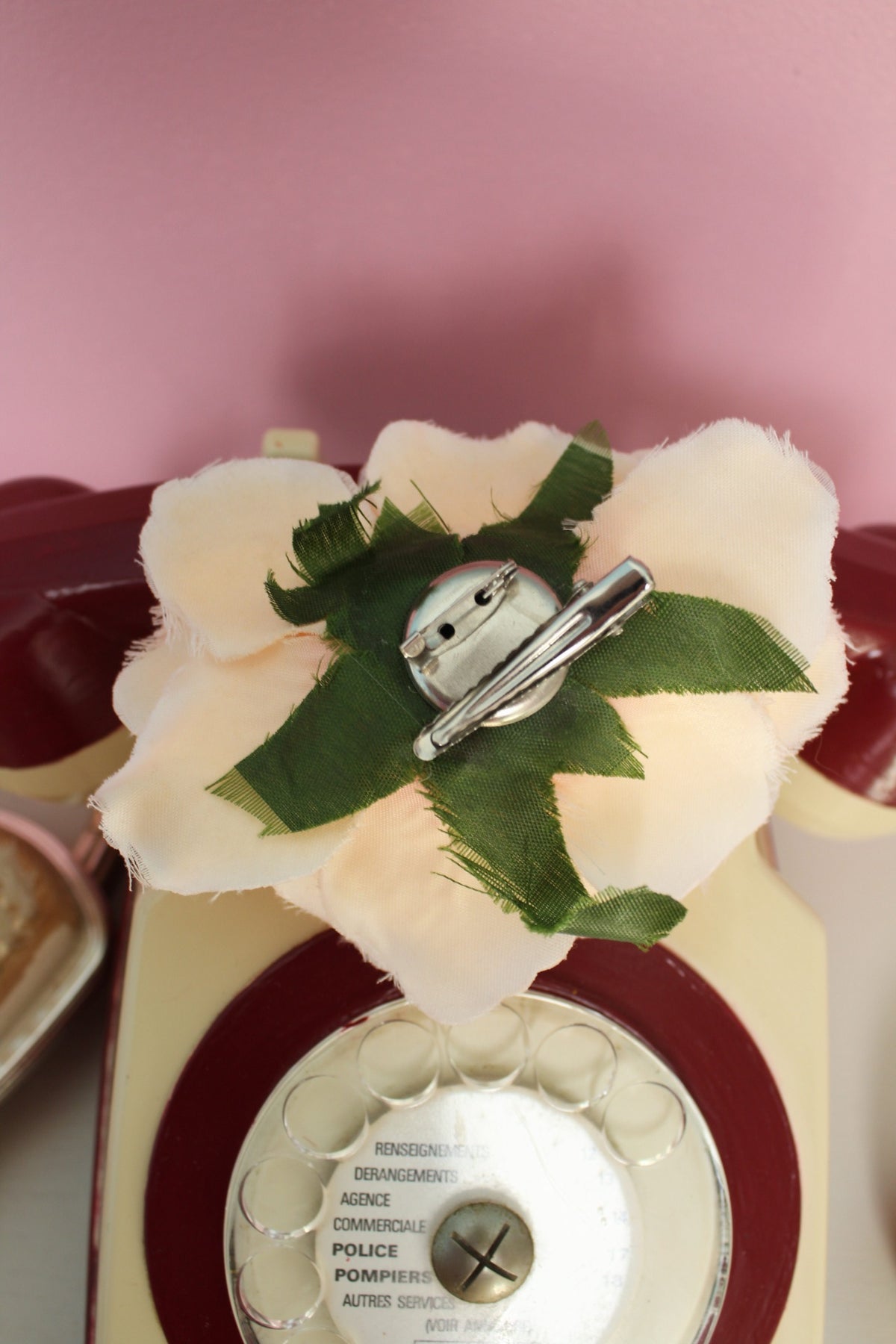 Broche/pince cheveux rétro rose beige style pin-up/rockabilly