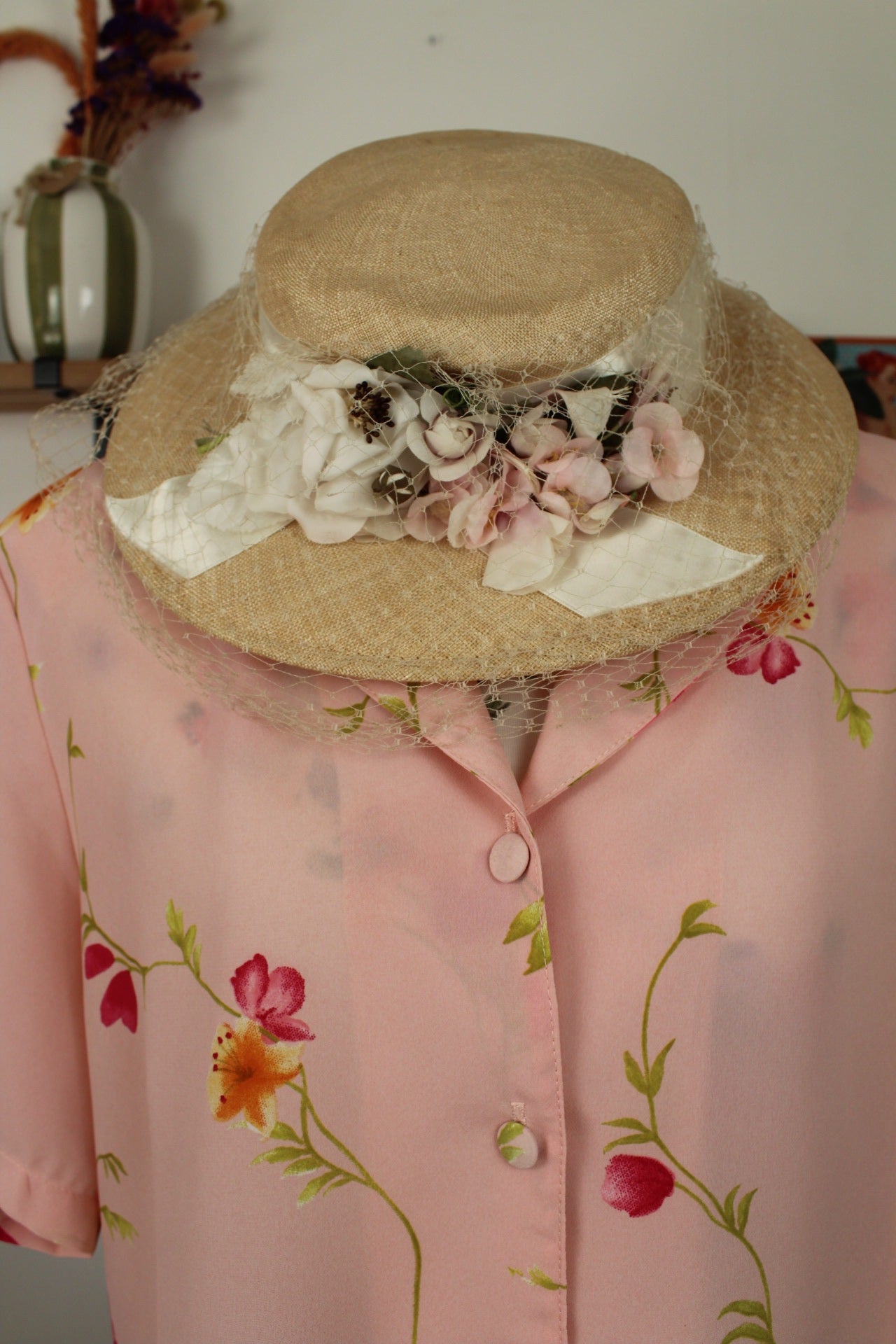 🌸🍒Chapeau rétro de cérémonie en fibre naturelle - violette & fleurs pastel🍒🌸
