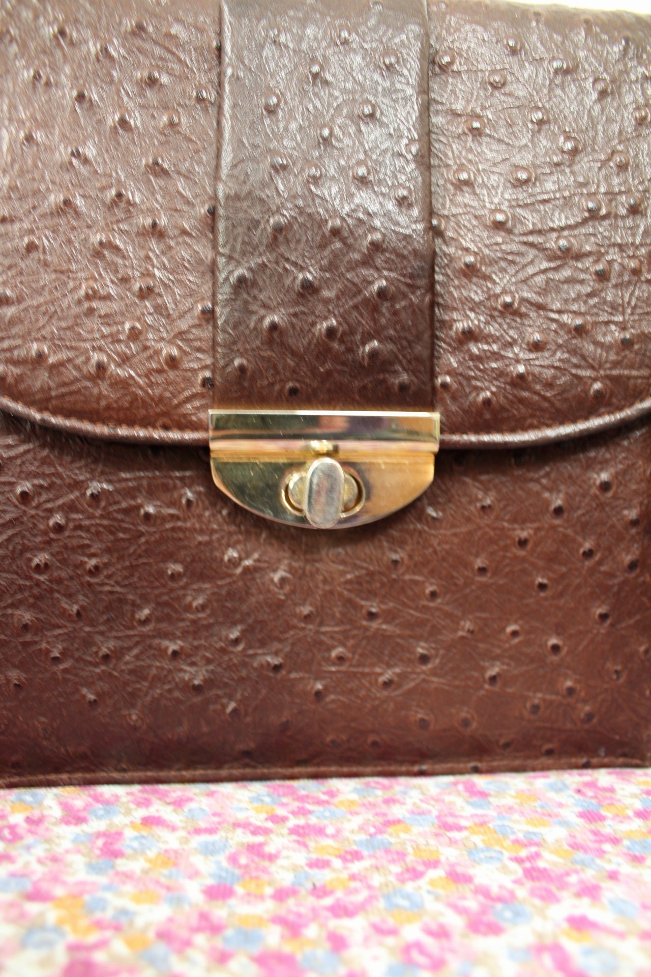 🌸🍒Sac vintage 70/80's cuir texturé imitation autruche & fermoir doré🍒🌸
