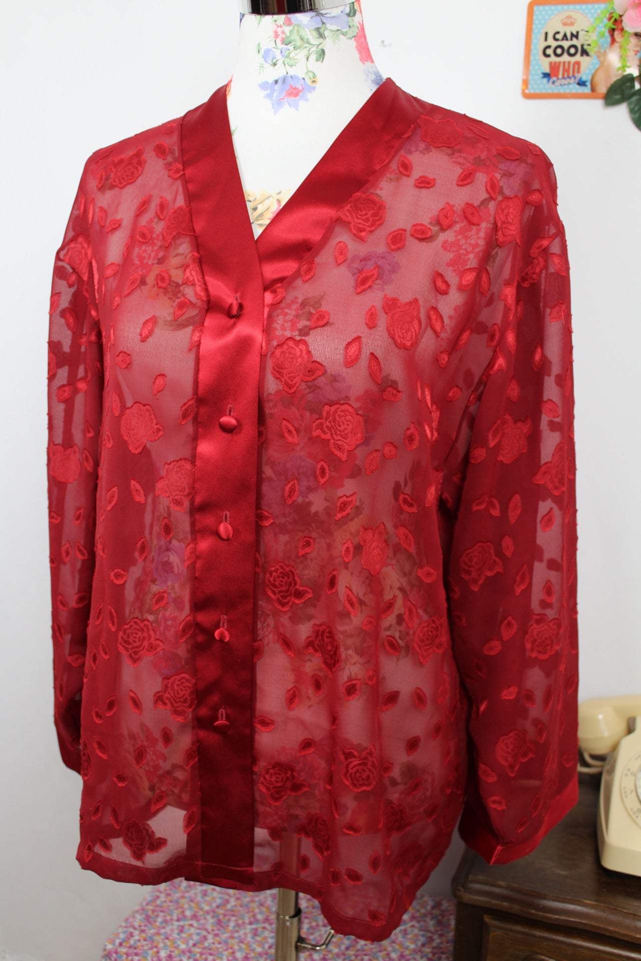🌸🍒Blouse vintage fleurie motifs roses et pétales - boutonnière satinée - Taille 40/42🍒🌸