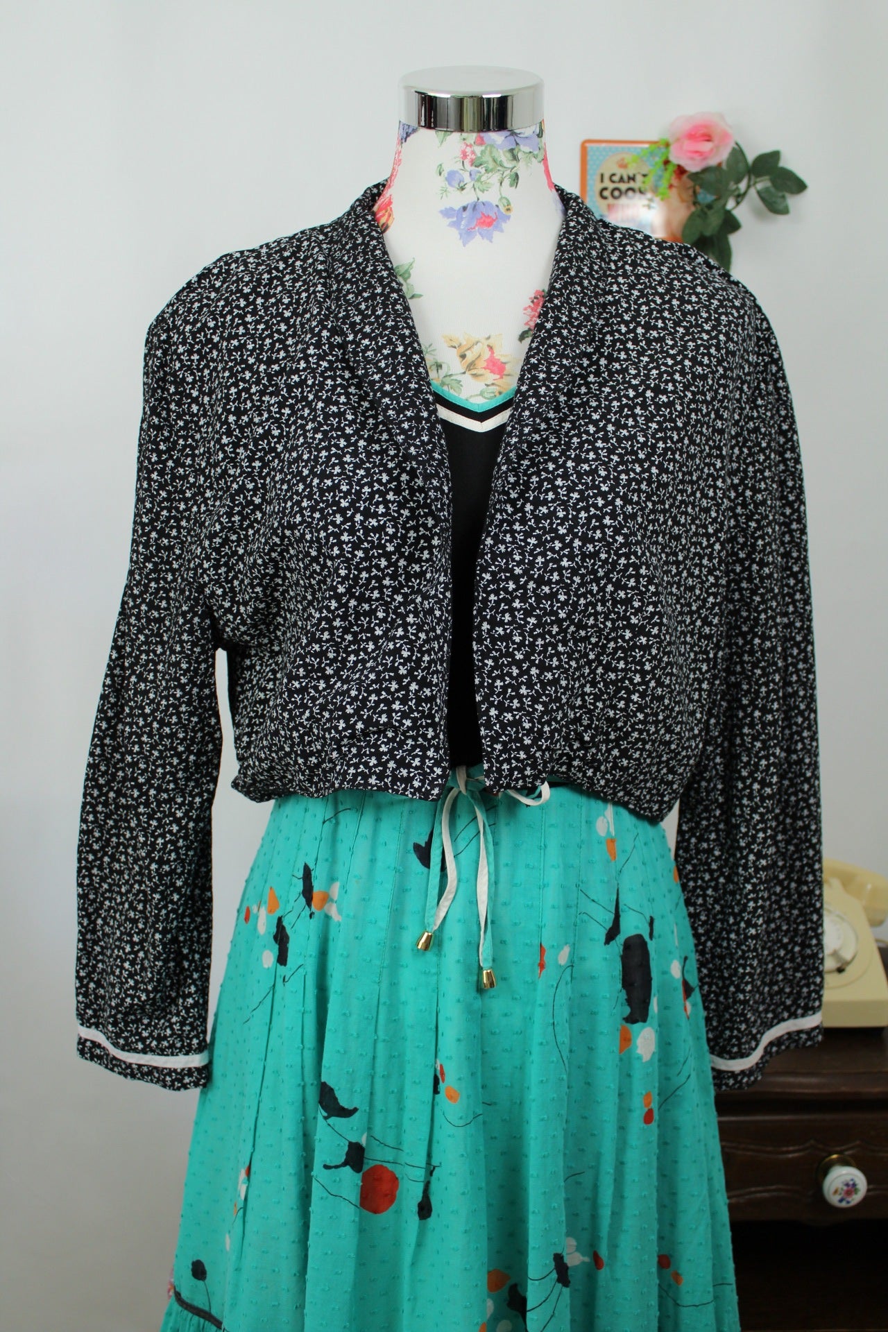 🌸🍒Boléro vintage 90's noir imprimé de petites fleurs liberty bohème - Taille 38 à 42🍒🌸