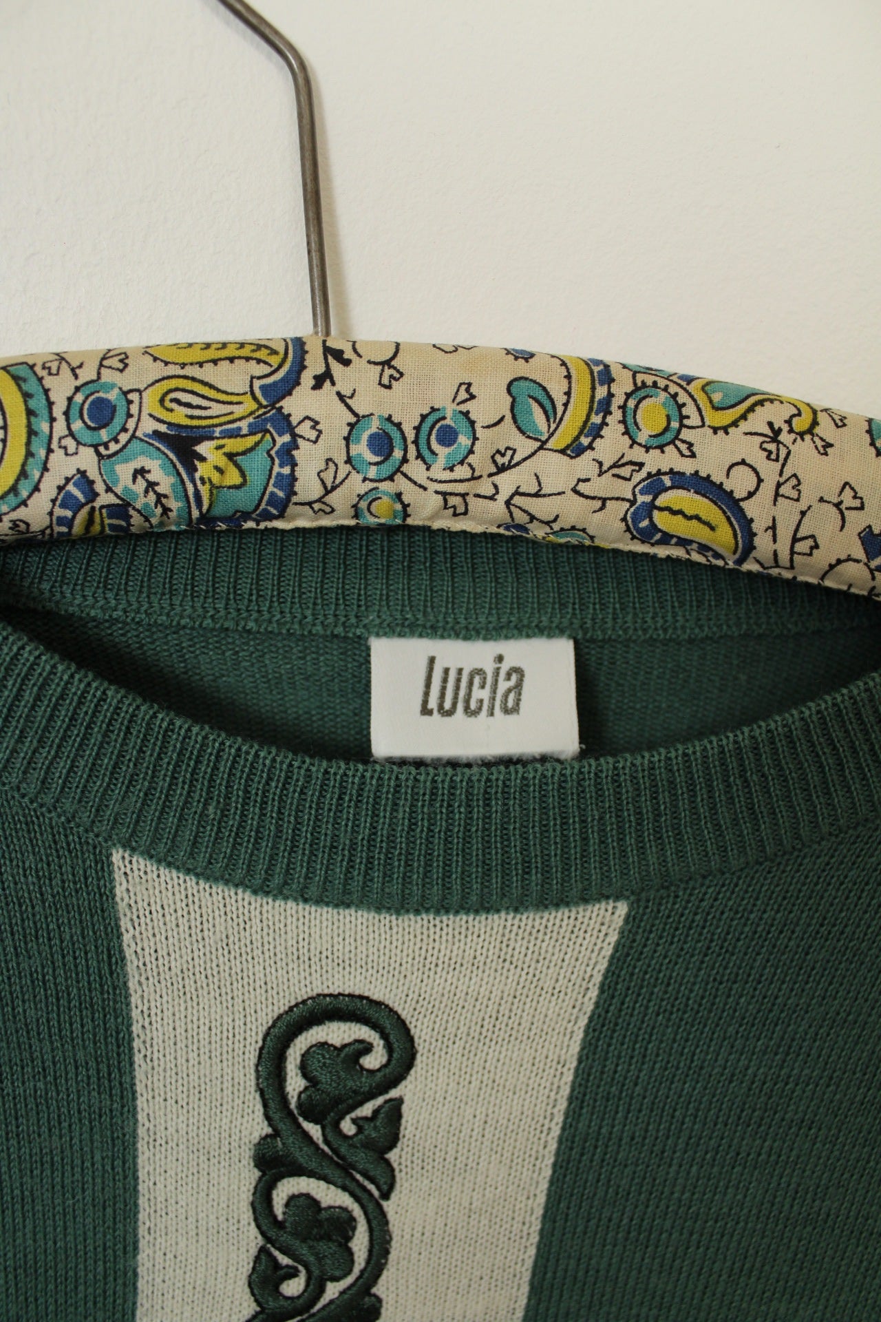 🌸Pull vintage 80's vert sapin -motifs brodés central feuilles en arabesque🍒