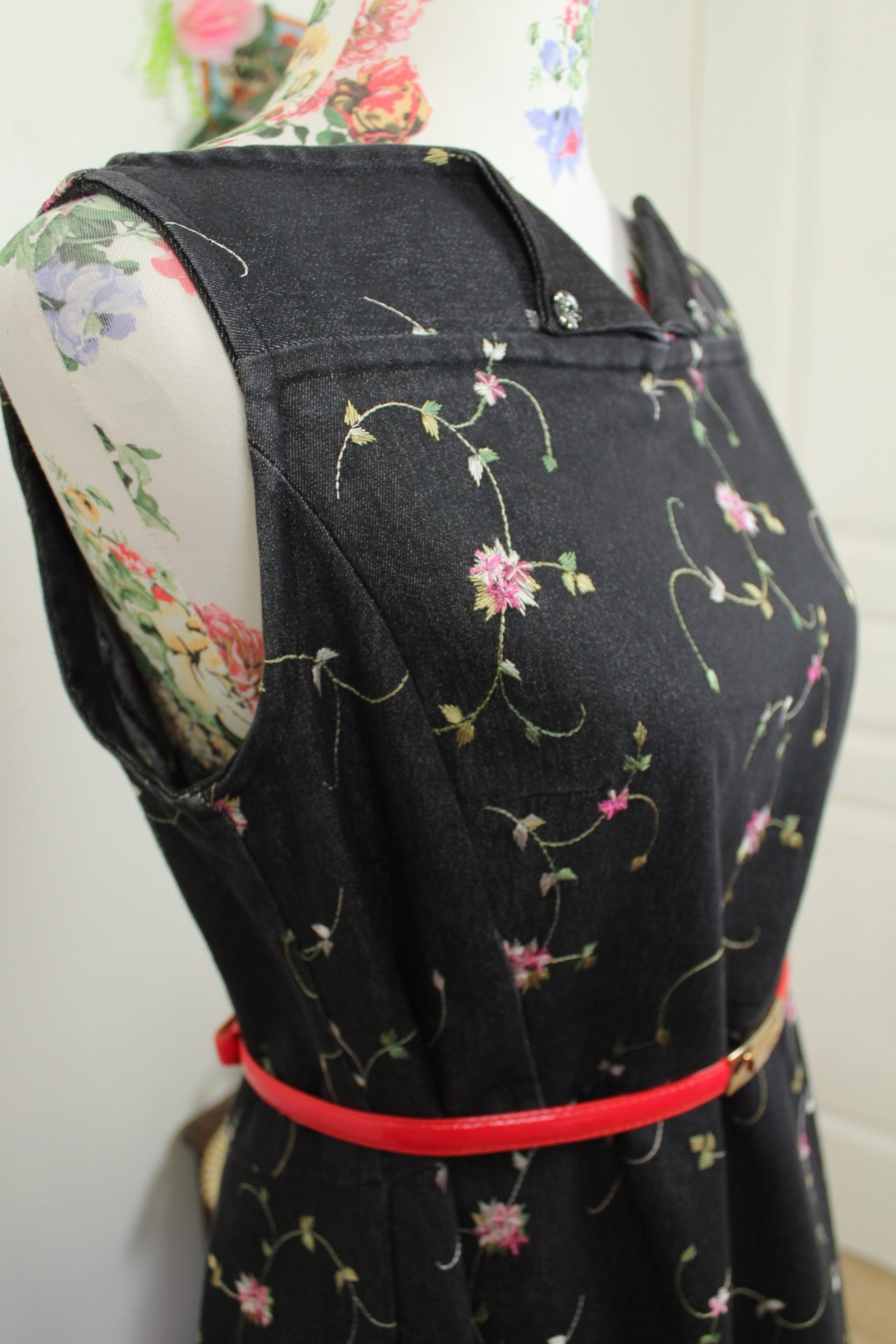 🌸🍒Robe en jean vintage 90's - gris foncé brodée de fleurs - Taille 40🍒🌸