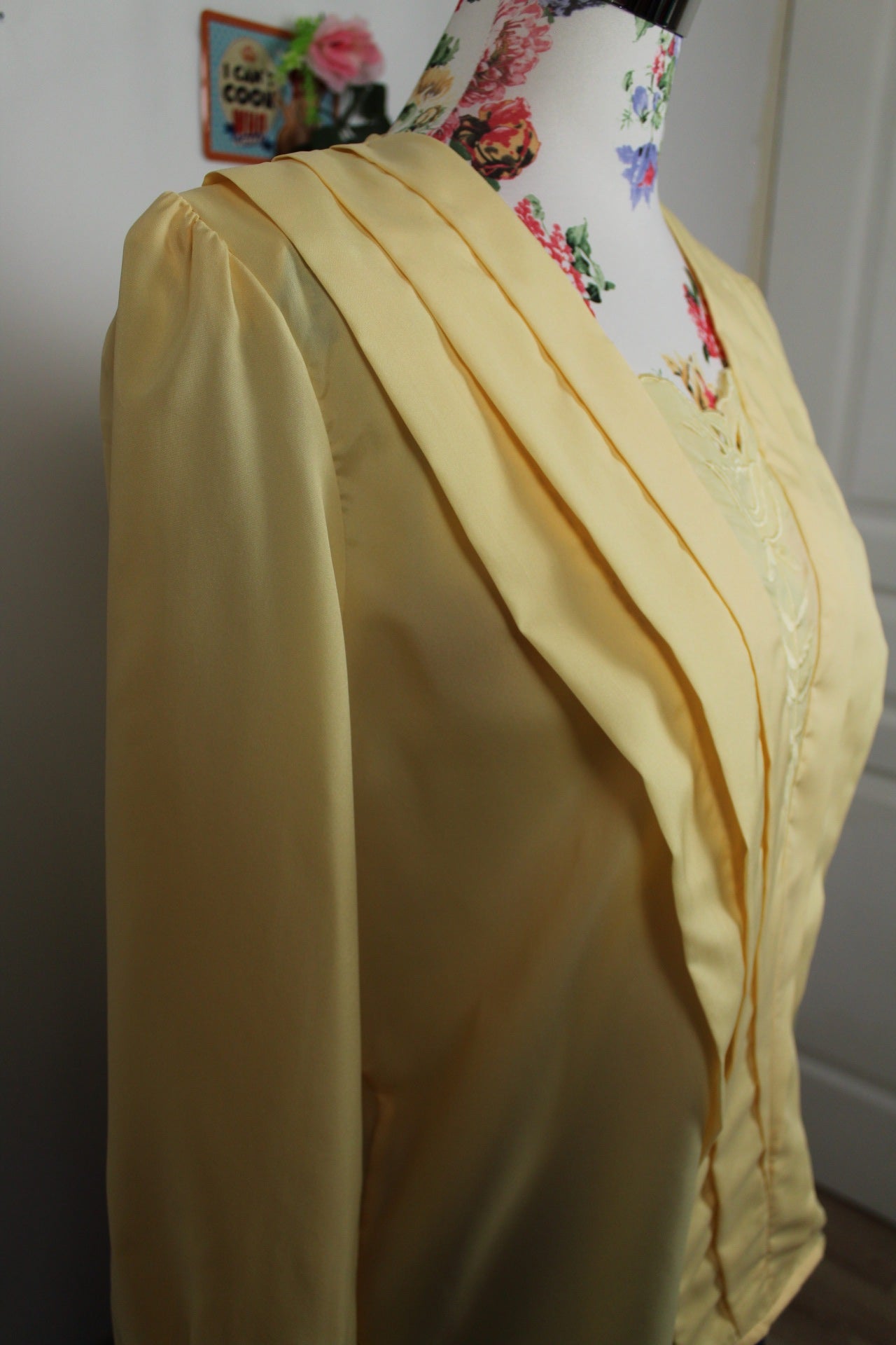 🌸🍒Blouse vintage 80's jaune doux - plastron fleuri & plis chic - Taille 40/42🍒🌸