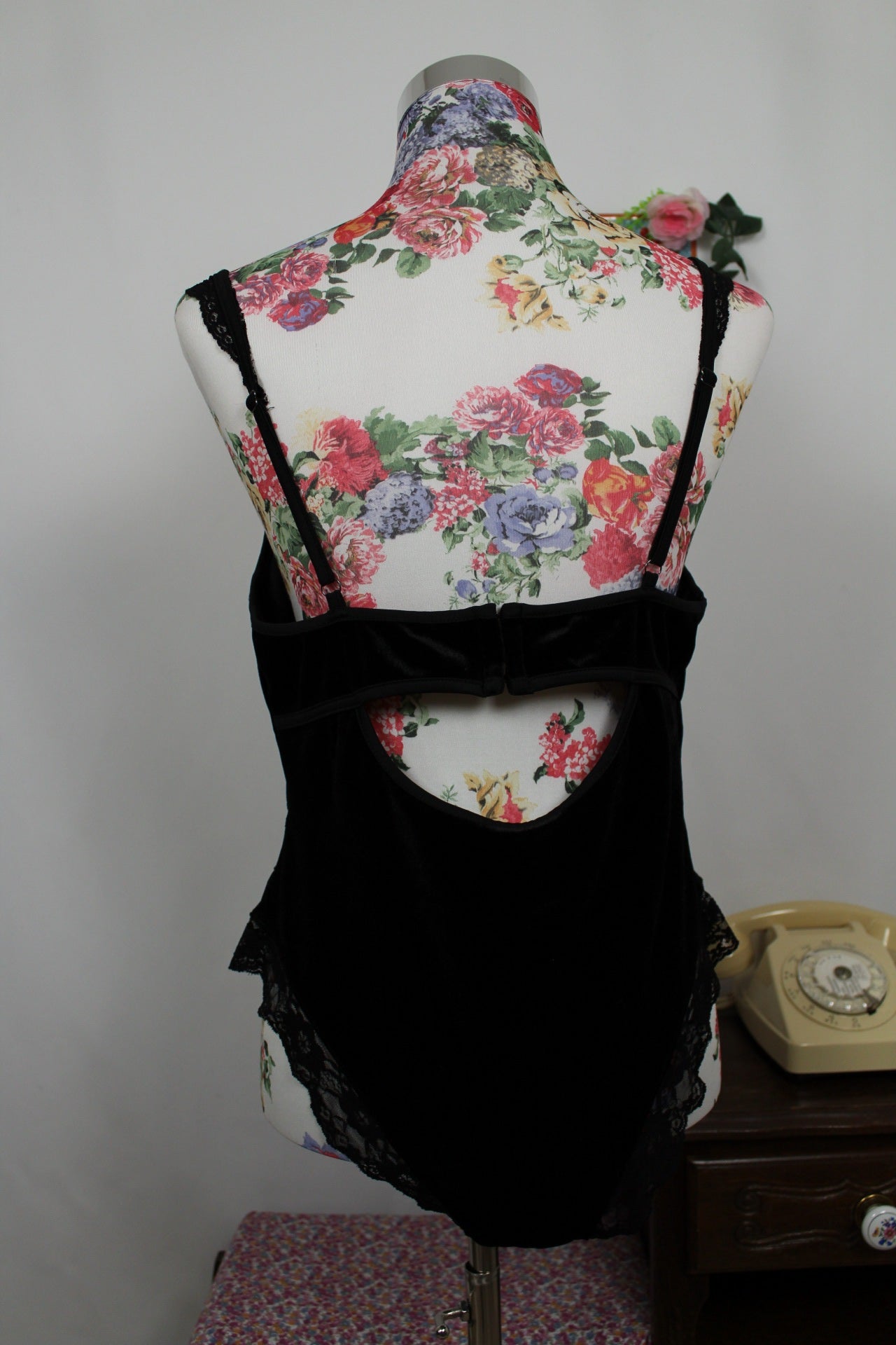 🌸🍒Body gothique velours noir & dentelle fleurie - ambiance dark romantique  - Taille 40🍒🌸