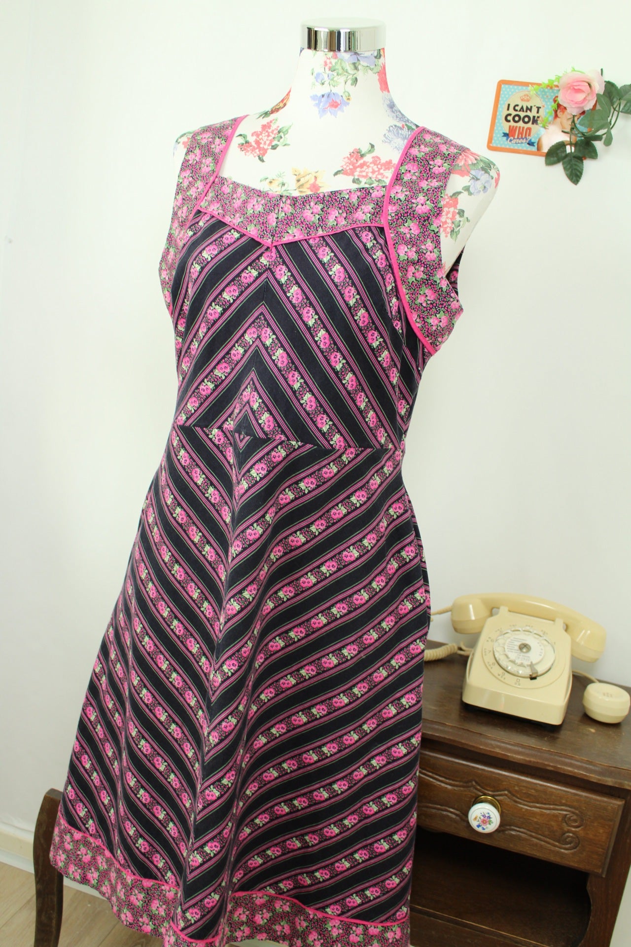 🌸🍒Robe vintage bohème folk 70's chevron fleurie rose fuchsia - Taille 38🍒🌸