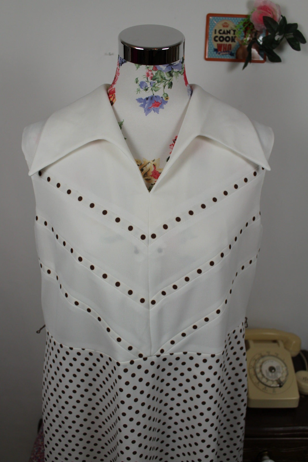 🌸🍒Robe blanche vintage 70's style pin-up à pois marron - col chemise - Taille 42/44🍒🌸