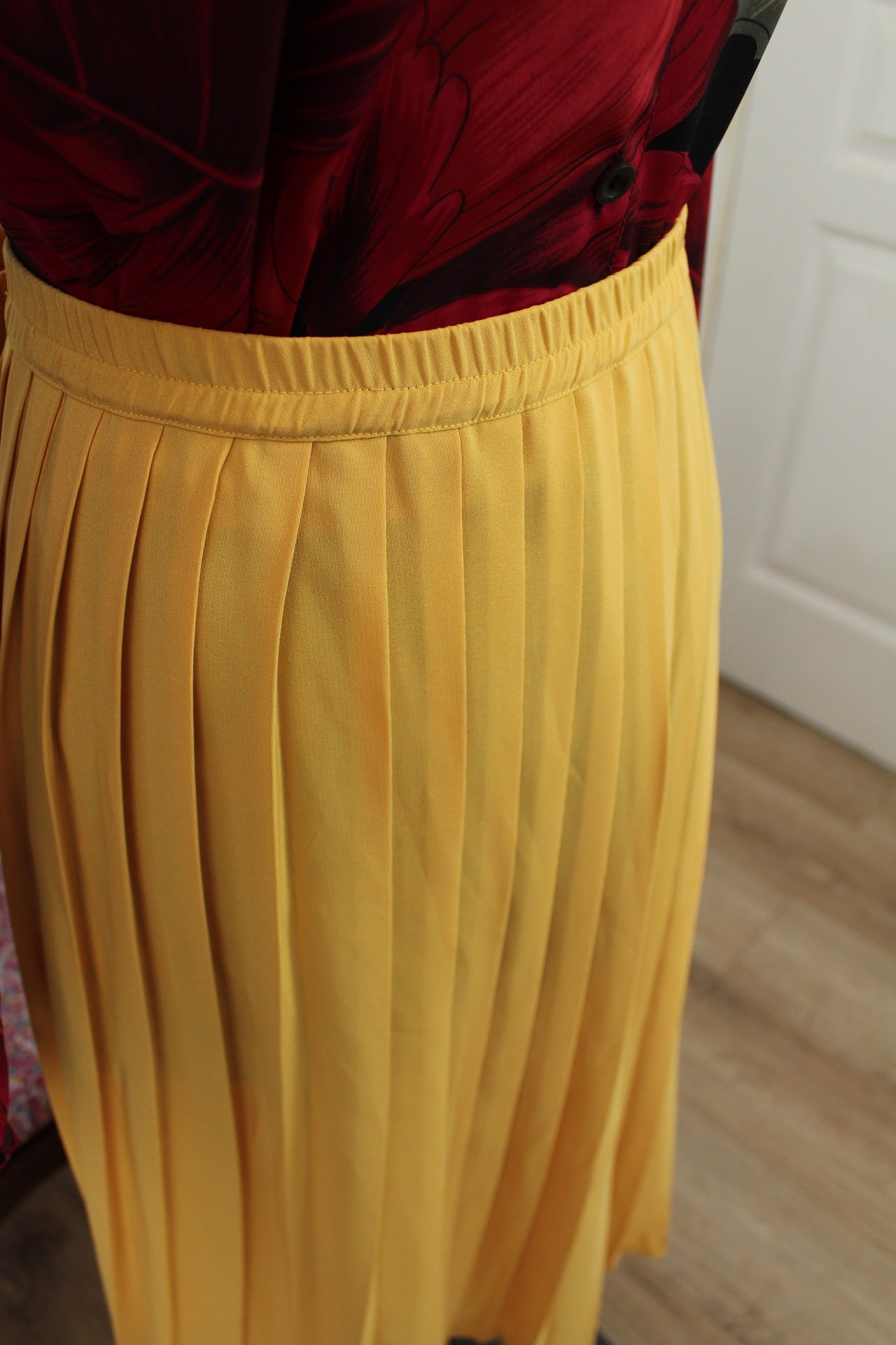🌸🍒Jupe midi plissée vintage 80's jaune ensoleillé - Taille 40/42🍒🌸