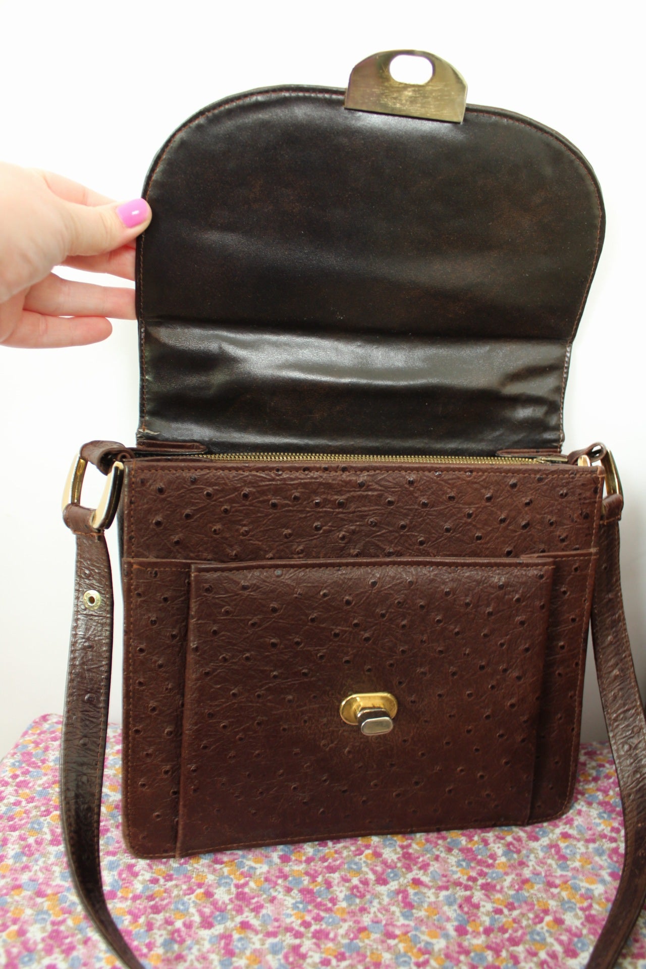 🌸🍒Sac vintage 70/80's cuir texturé imitation autruche & fermoir doré🍒🌸