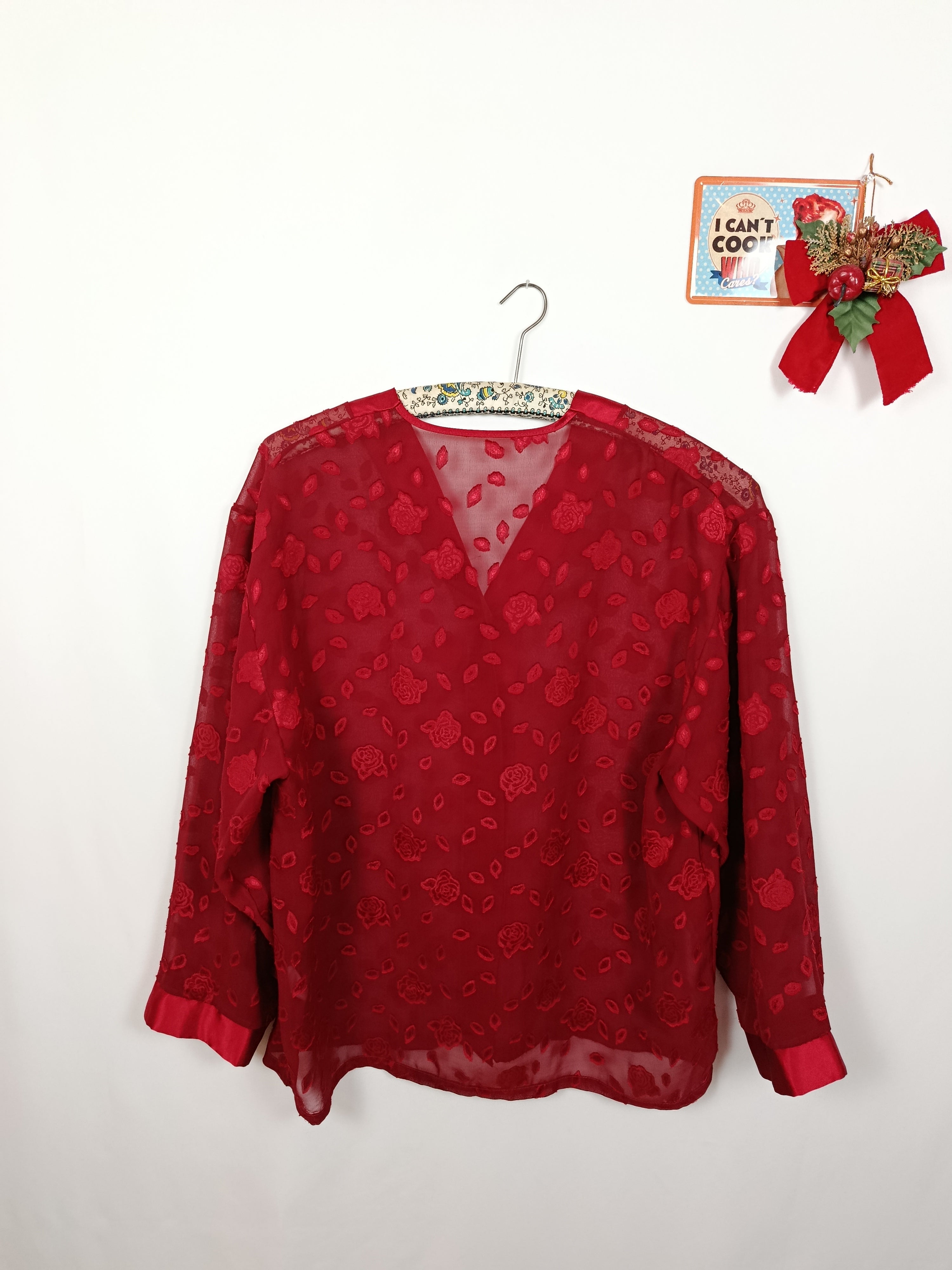 ✨Blouse vintage fleurie motifs roses et pétales - boutonnière satinée✨