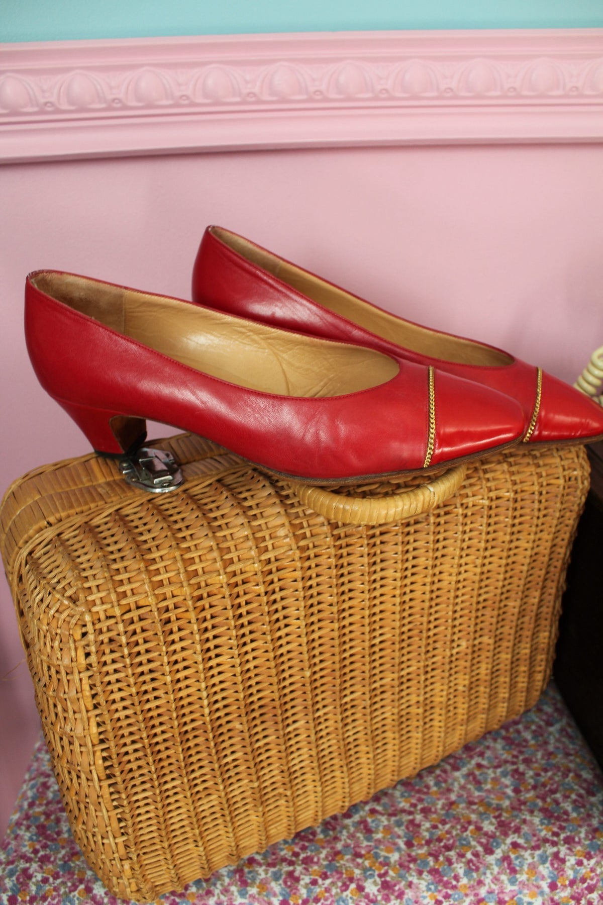 Escarpins vintage années 80 petit talon - rouge vif & chaine dorée style pin-up - pointure 38.5