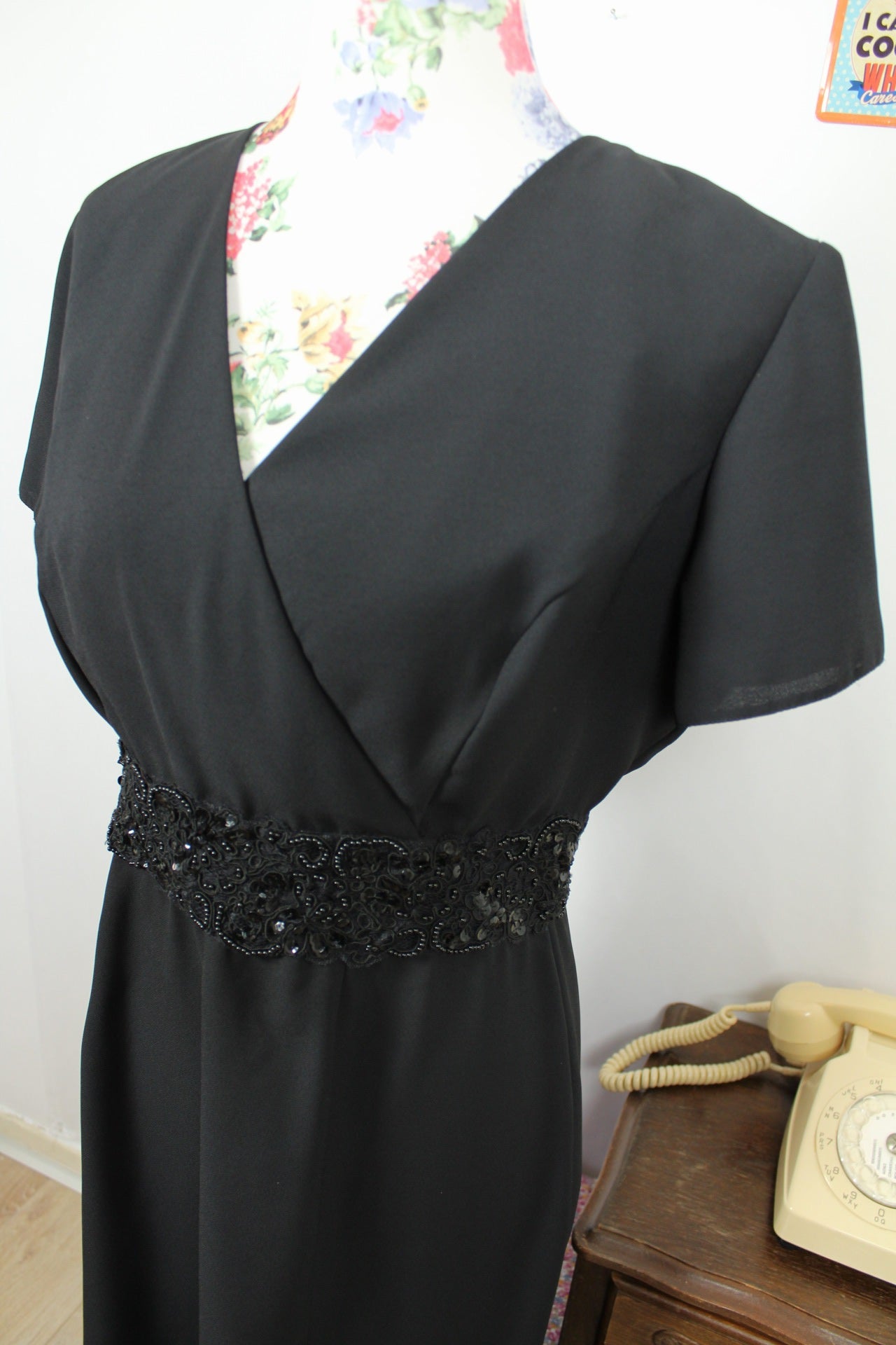 🌸🍒Robe noire vintage 90's ceinture perlée - élégante & coupe pin-up - Taille 38/40🍒🌸