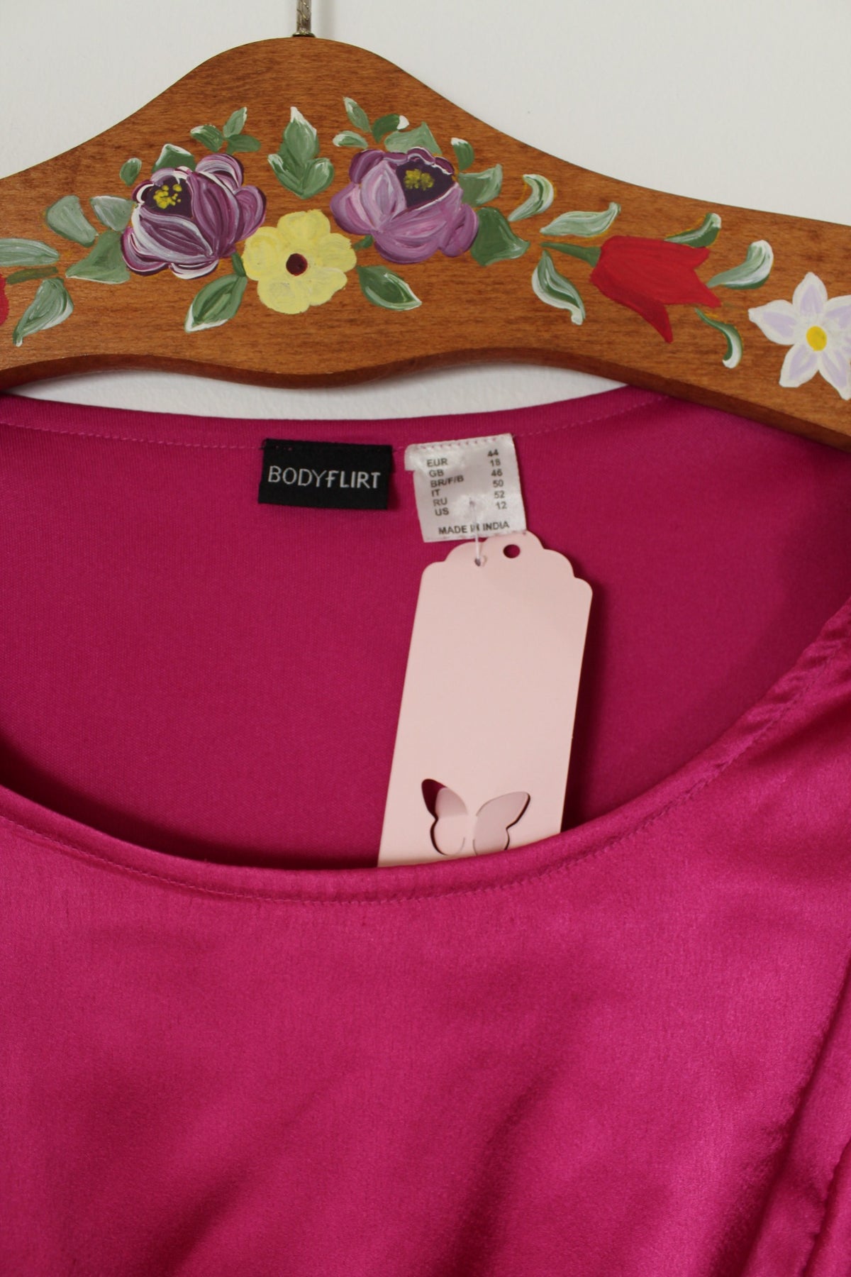 Robe pin-up/rockabilly rose fuchsia intense satiné & fleurs d'épaule - Taille 42/44