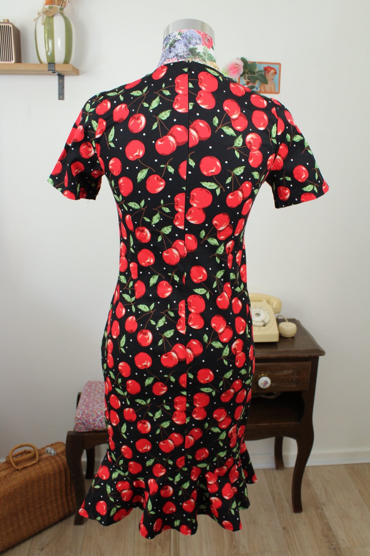 🌸🍒Robe rétro pin-up/rockabilly coupe sirène imprimé cerises et pois - Taille 36🍒🌸