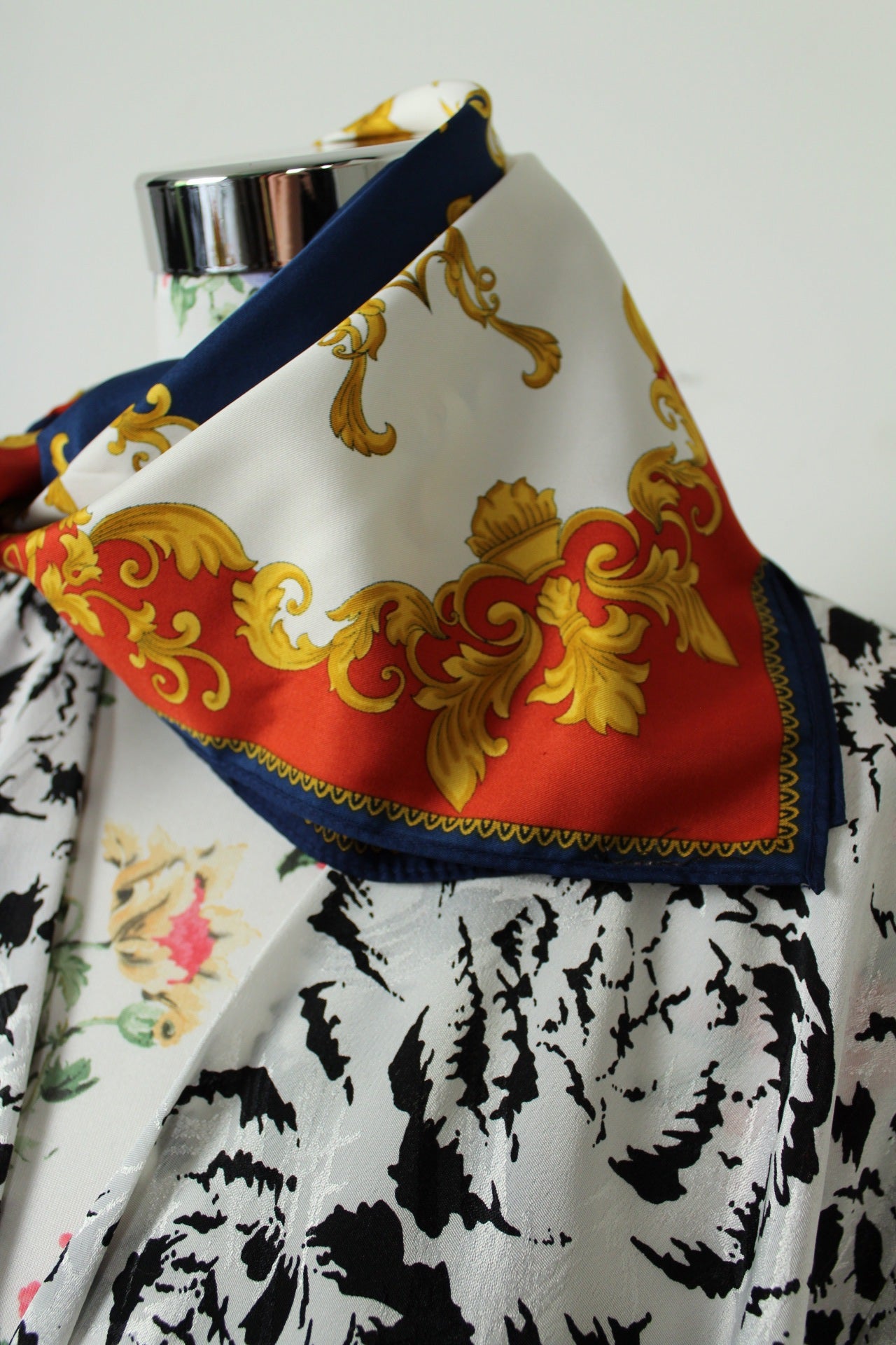 🌸🍒Foulard vintage 80/90's marine & rouge - dorures baroque preppy🍒🌸