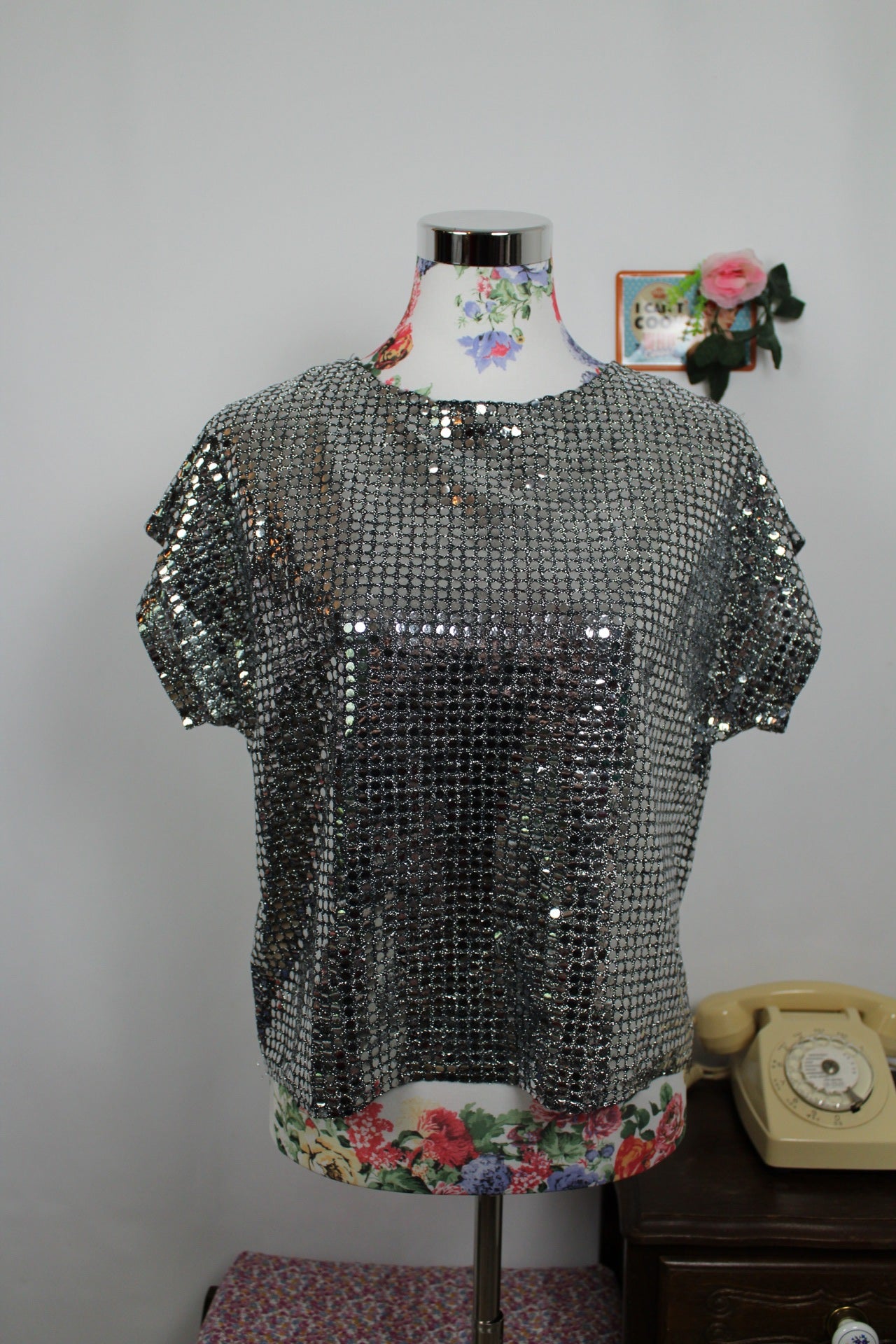 🌸🍒Blouse vintage 80's résille métallisée patch ronds argentés - style soirée disco - Taille 38 à 42🍒🌸