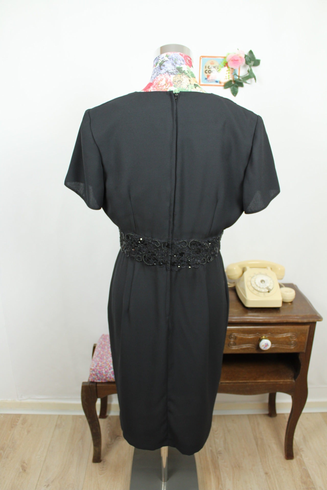 🌸🍒Robe noire vintage 90's ceinture perlée - élégante & coupe pin-up - Taille 38/40🍒🌸